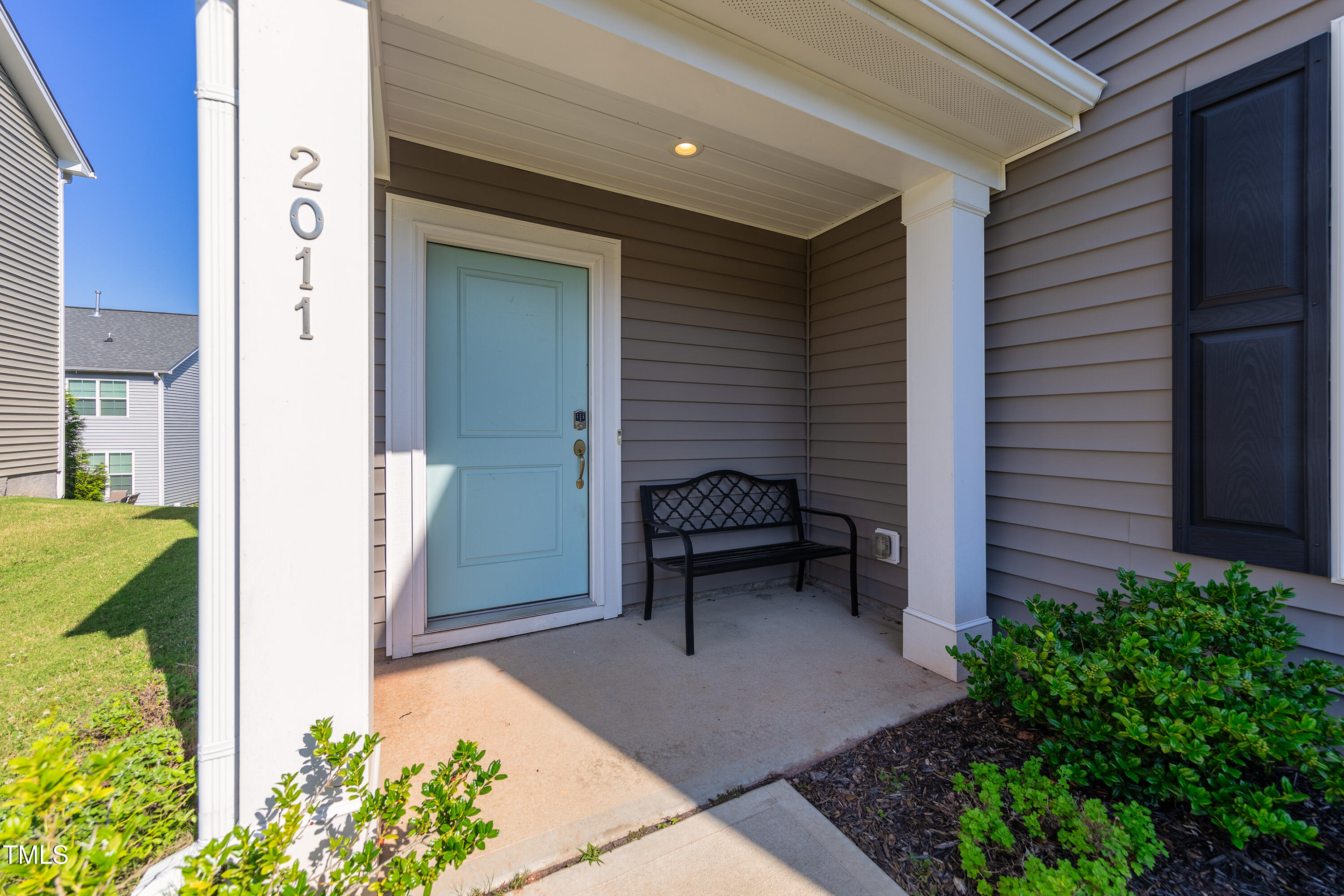 2011 Magnolia Tree Lane Property Photo 4