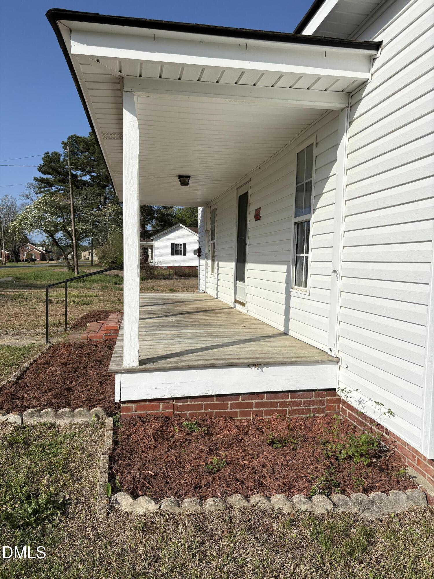 122 E Main Street Property Photo 2