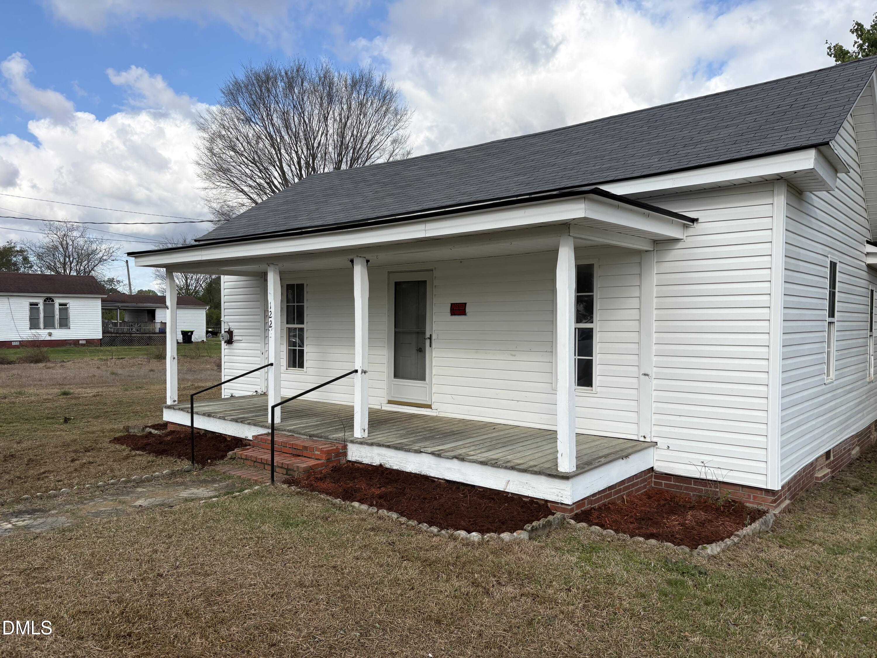 122 E Main Street Property Photo 4