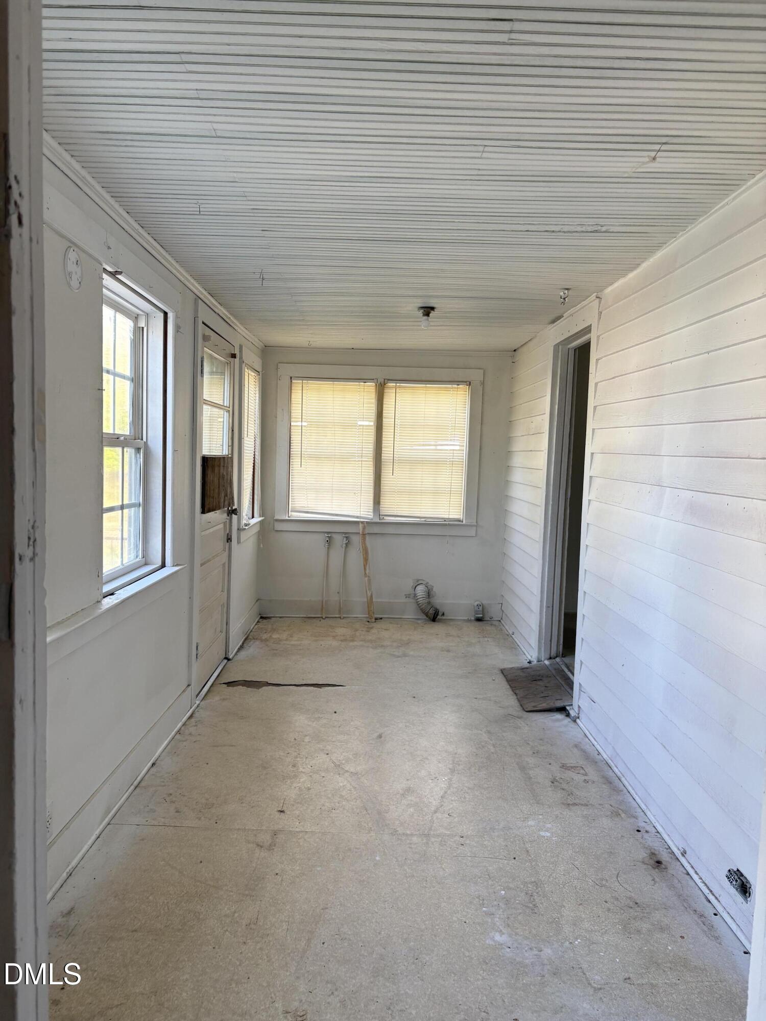 122 E Main Street Property Photo 11