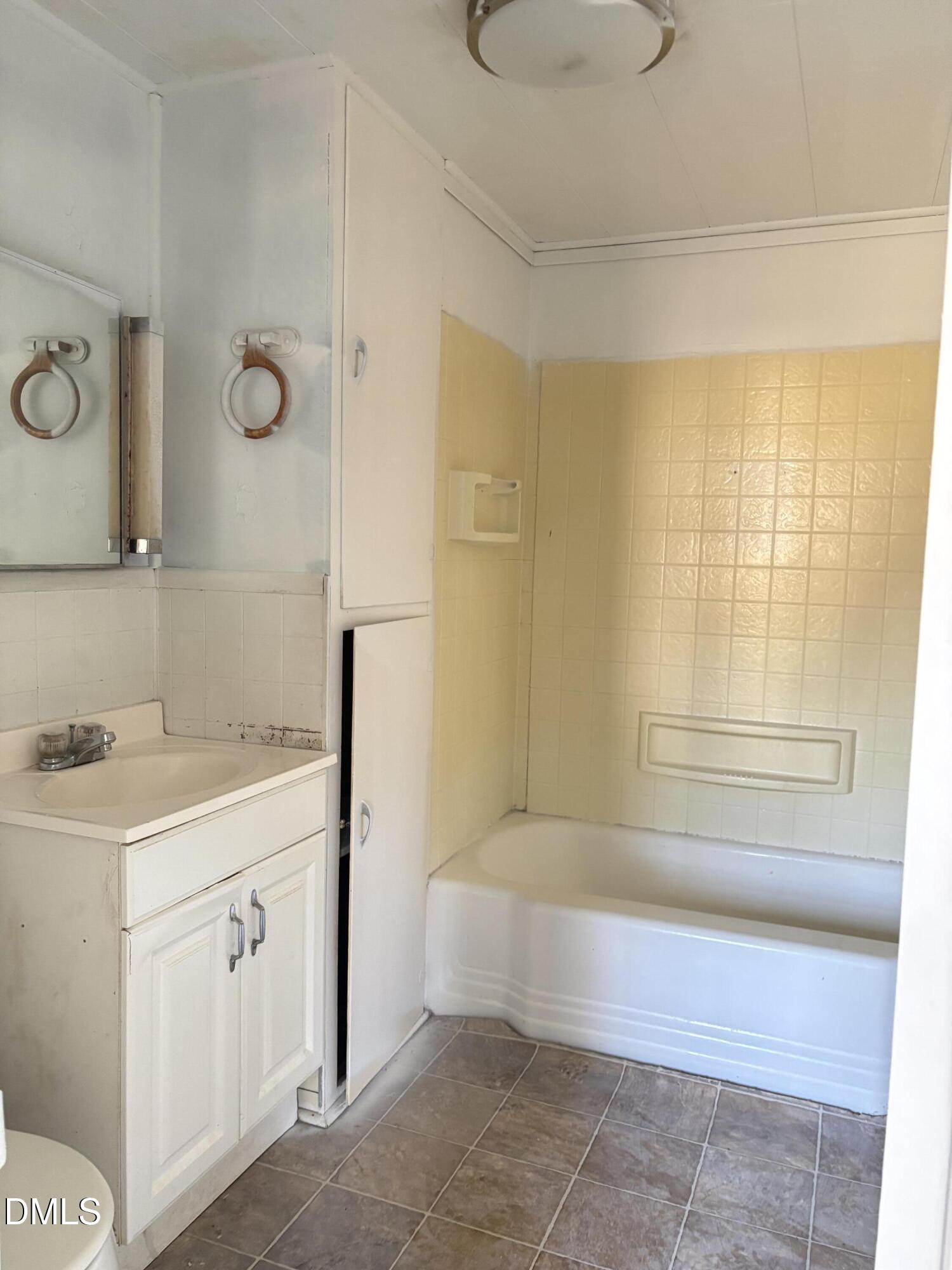 122 E Main Street Property Photo 18