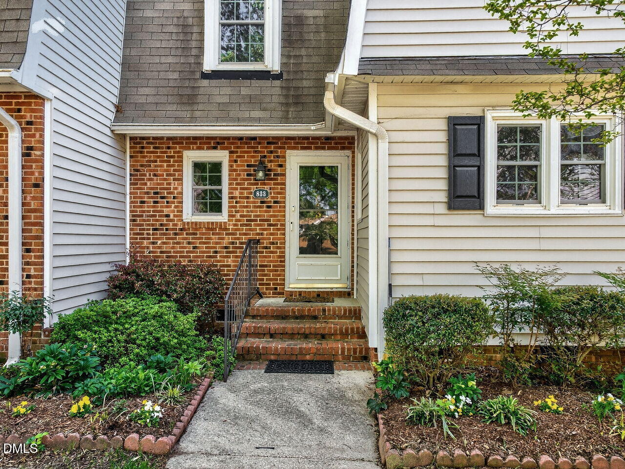 833 Kensington Drive Property Photo 3