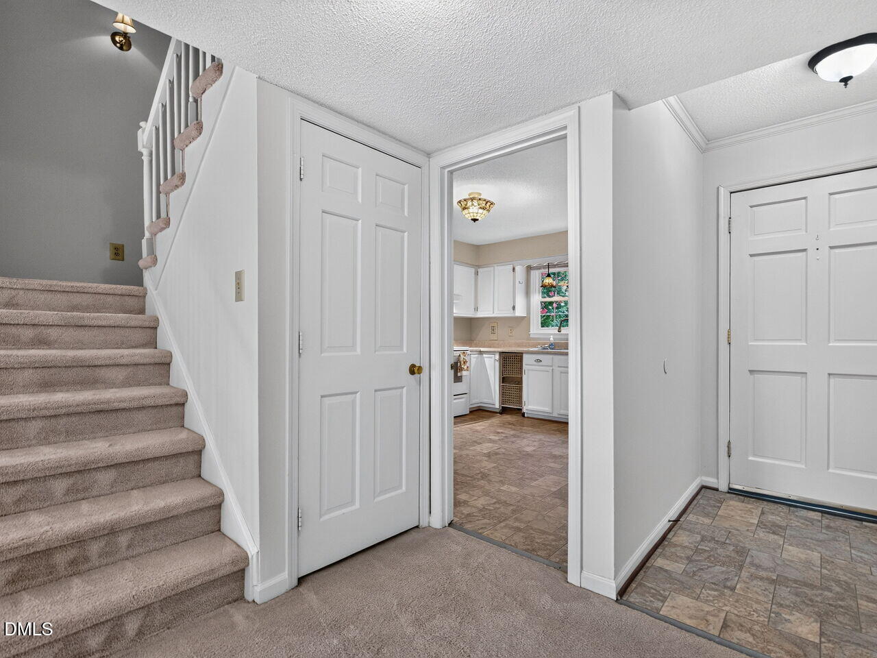 833 Kensington Drive Property Photo 5