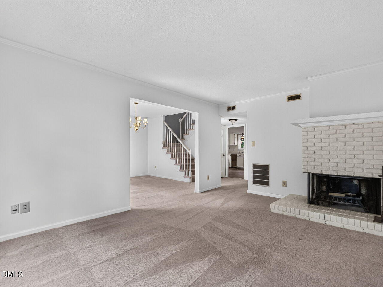 833 Kensington Drive Property Photo 9