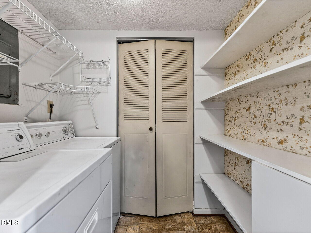 833 Kensington Drive Property Photo 16