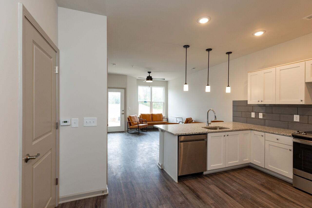 2204 Gathering Square Court Property Photo 4
