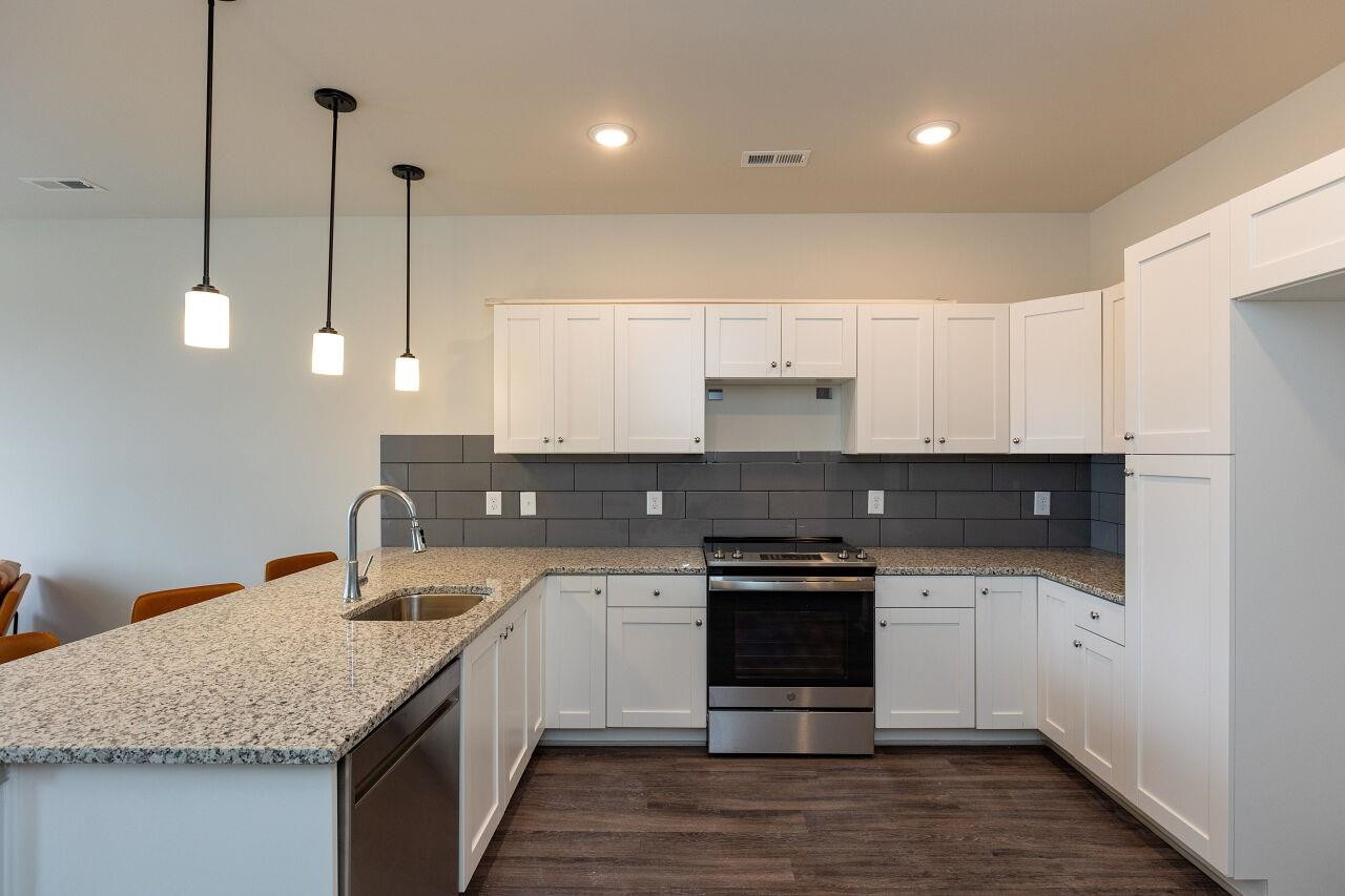 2204 Gathering Square Court Property Photo 6
