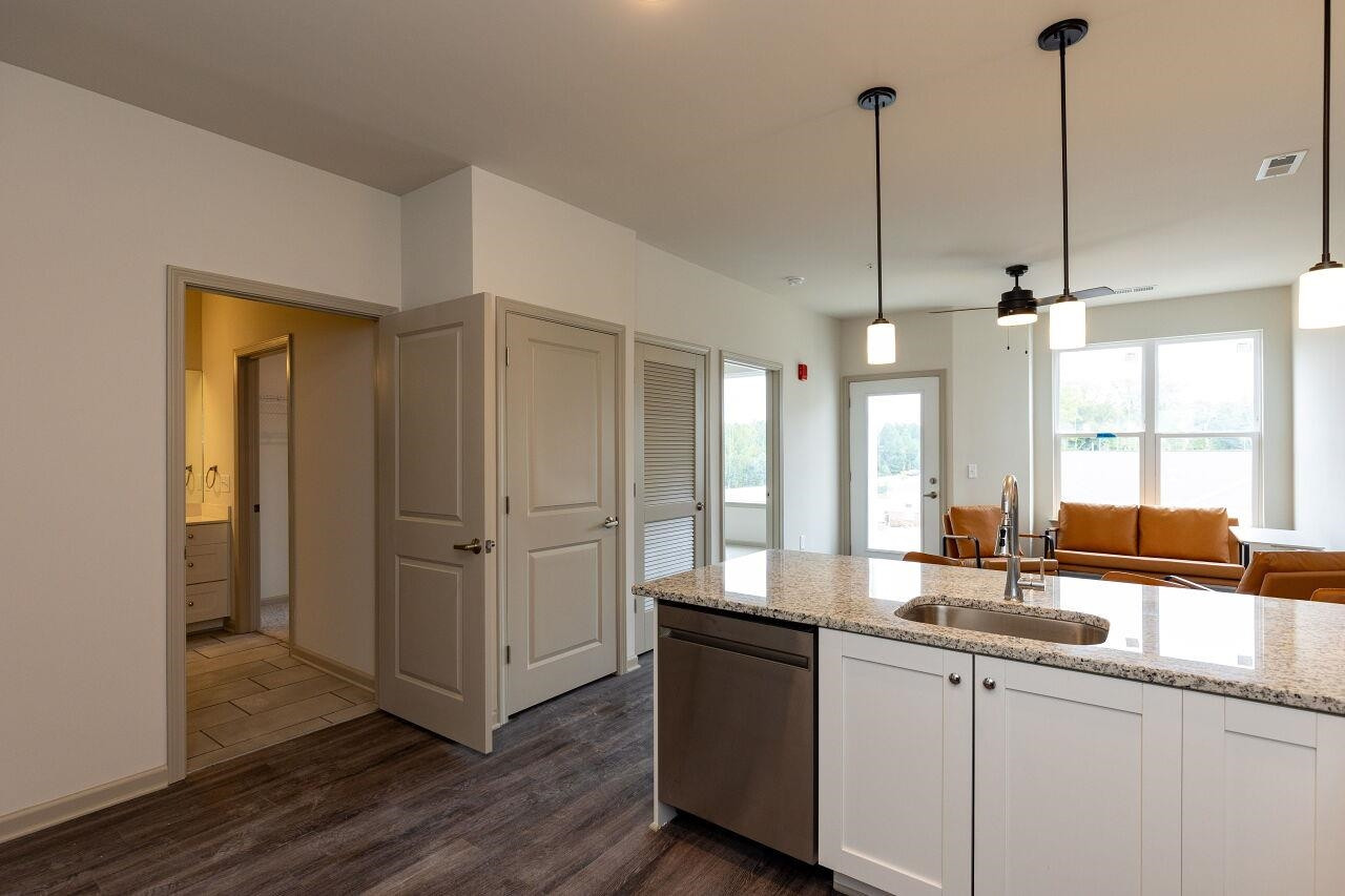 2204 Gathering Square Court Property Photo 10