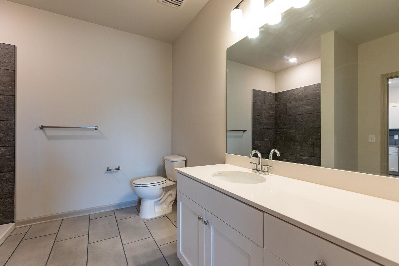2204 Gathering Square Court Property Photo 21