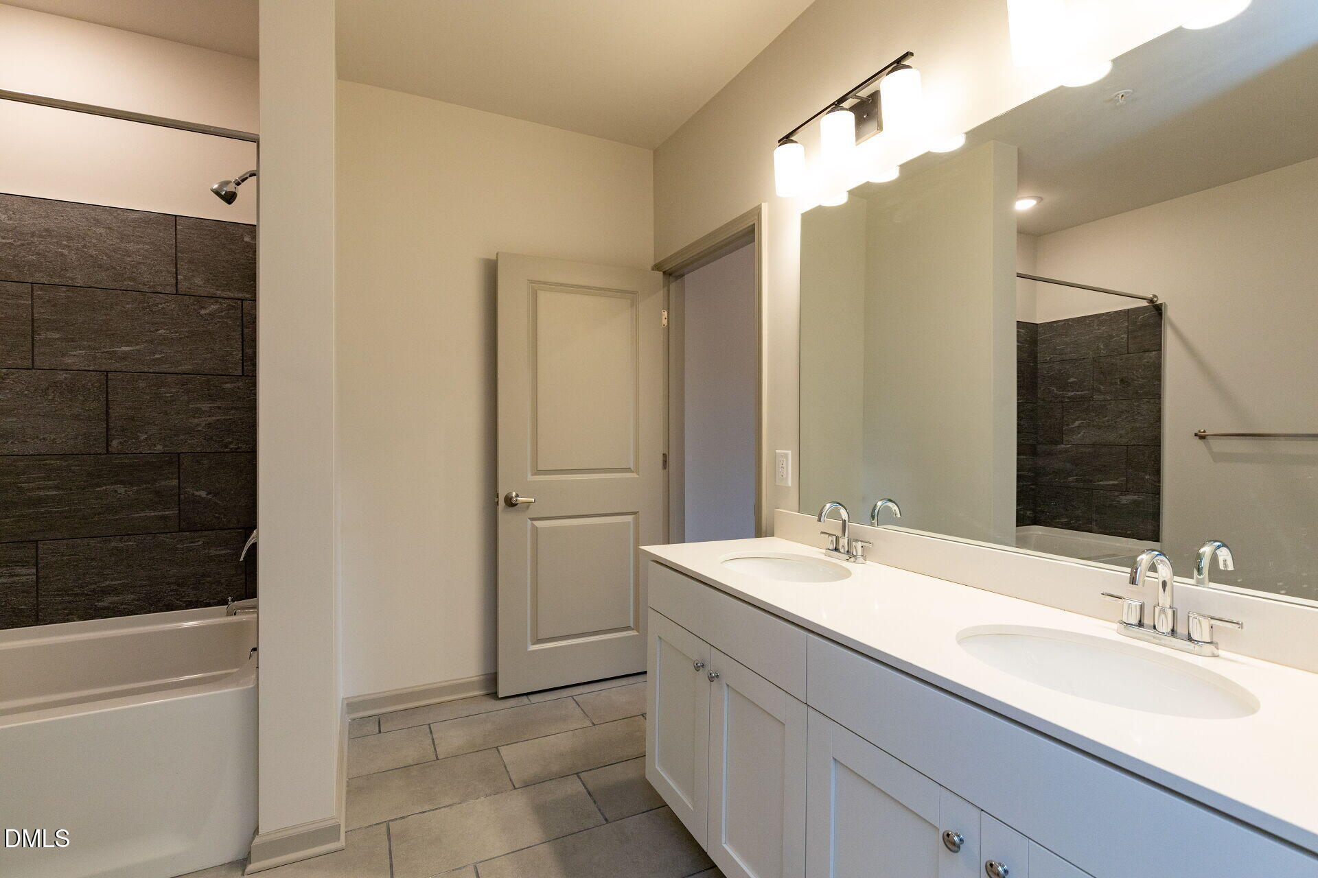 2418 Gathering Square Court Property Photo 8