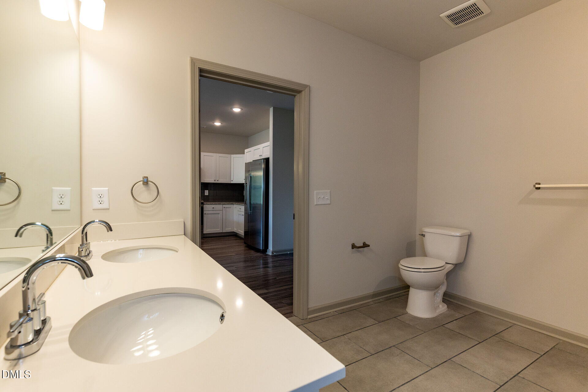 2418 Gathering Square Court Property Photo 10