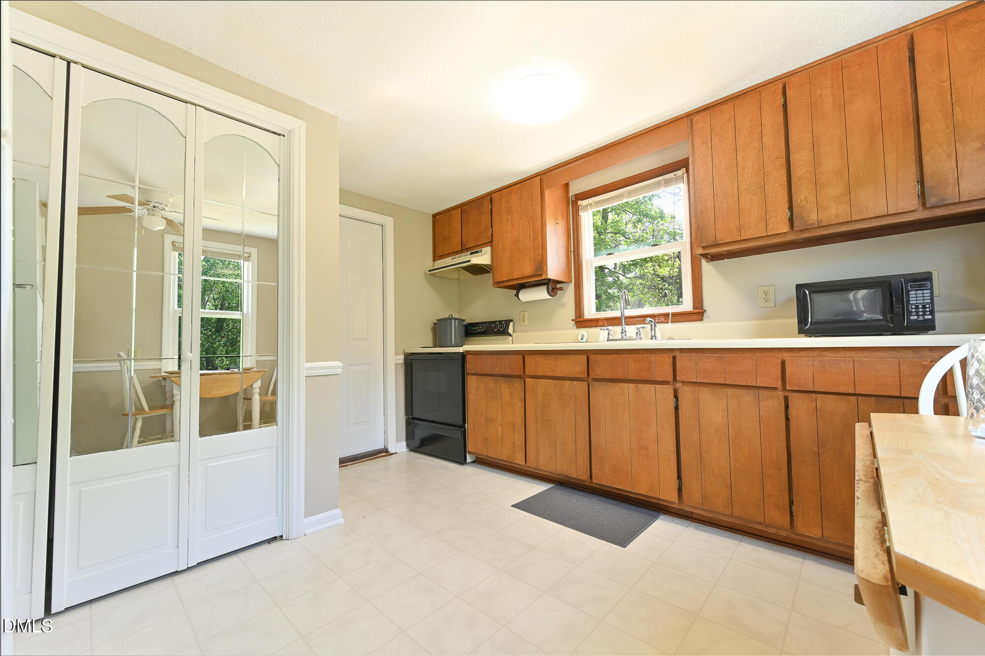 6026 Willett Road Property Photo 7