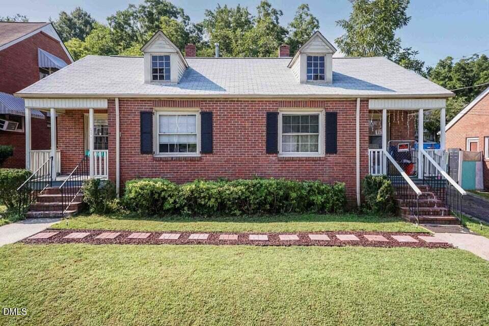 1304 Holloway Street Property Photo 1
