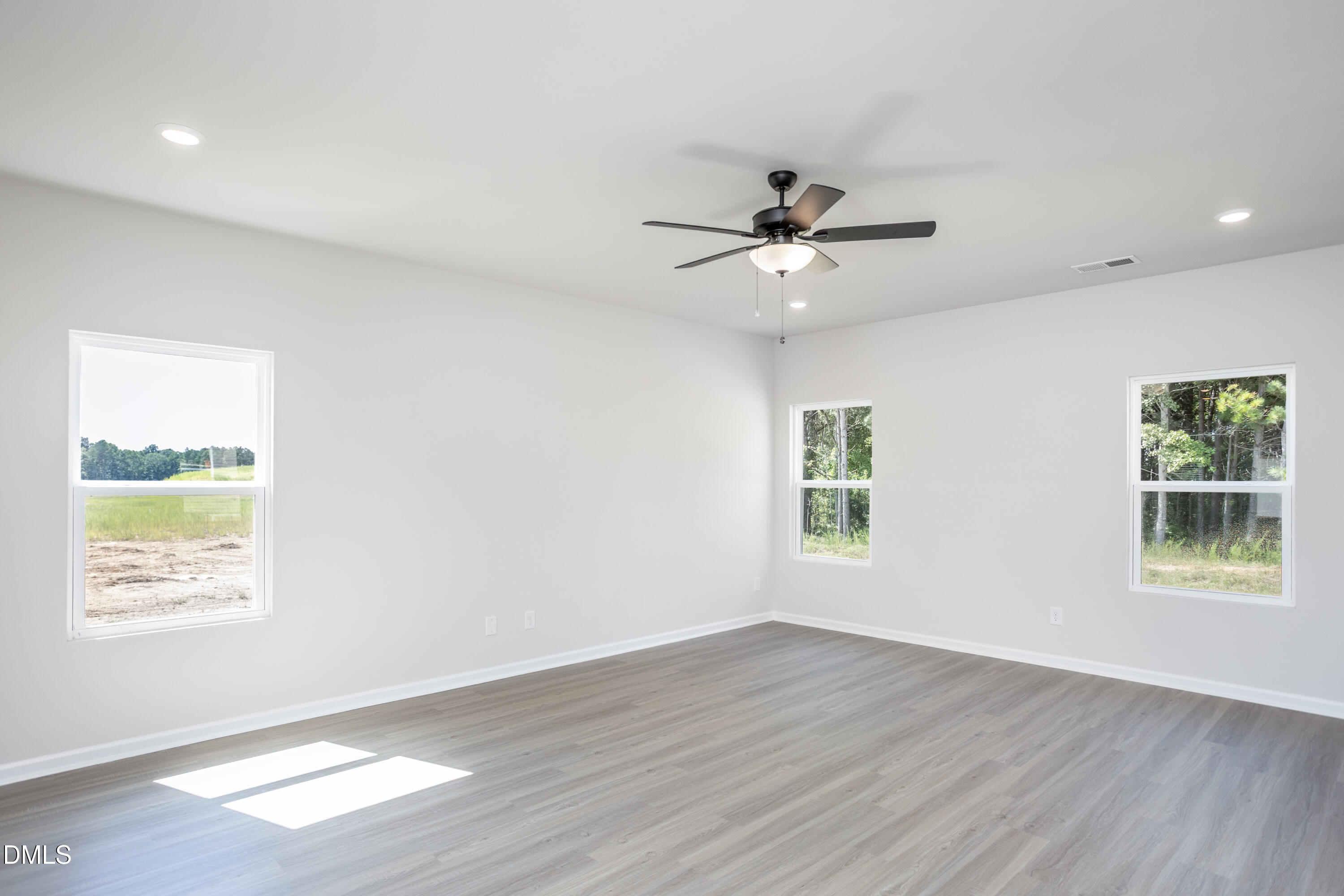 530 Chedworth Drive Property Photo 3