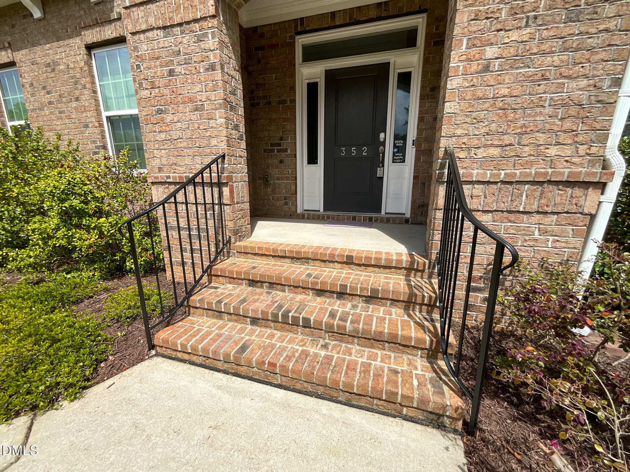 352 Tayside Street Property Photo 4