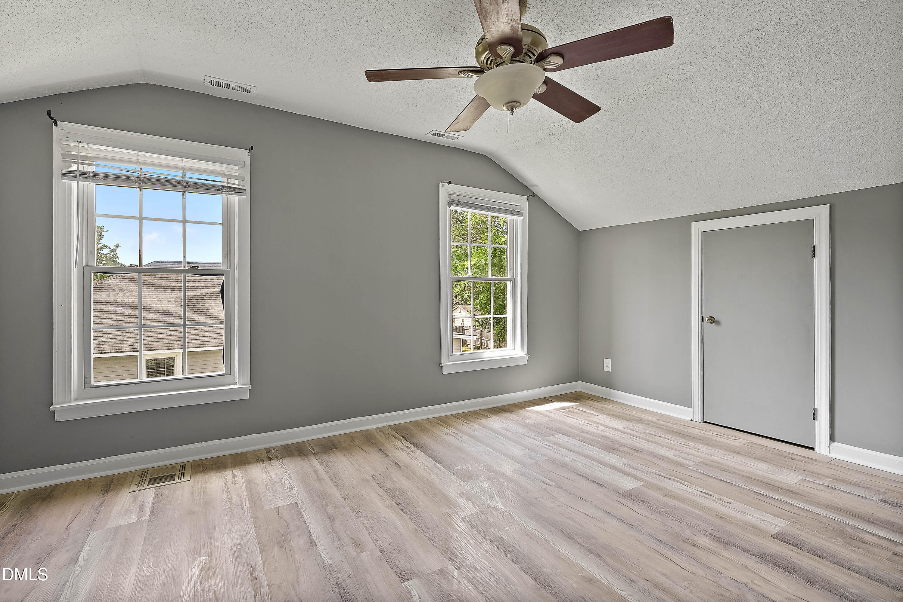 310 E E Street Property Photo 18