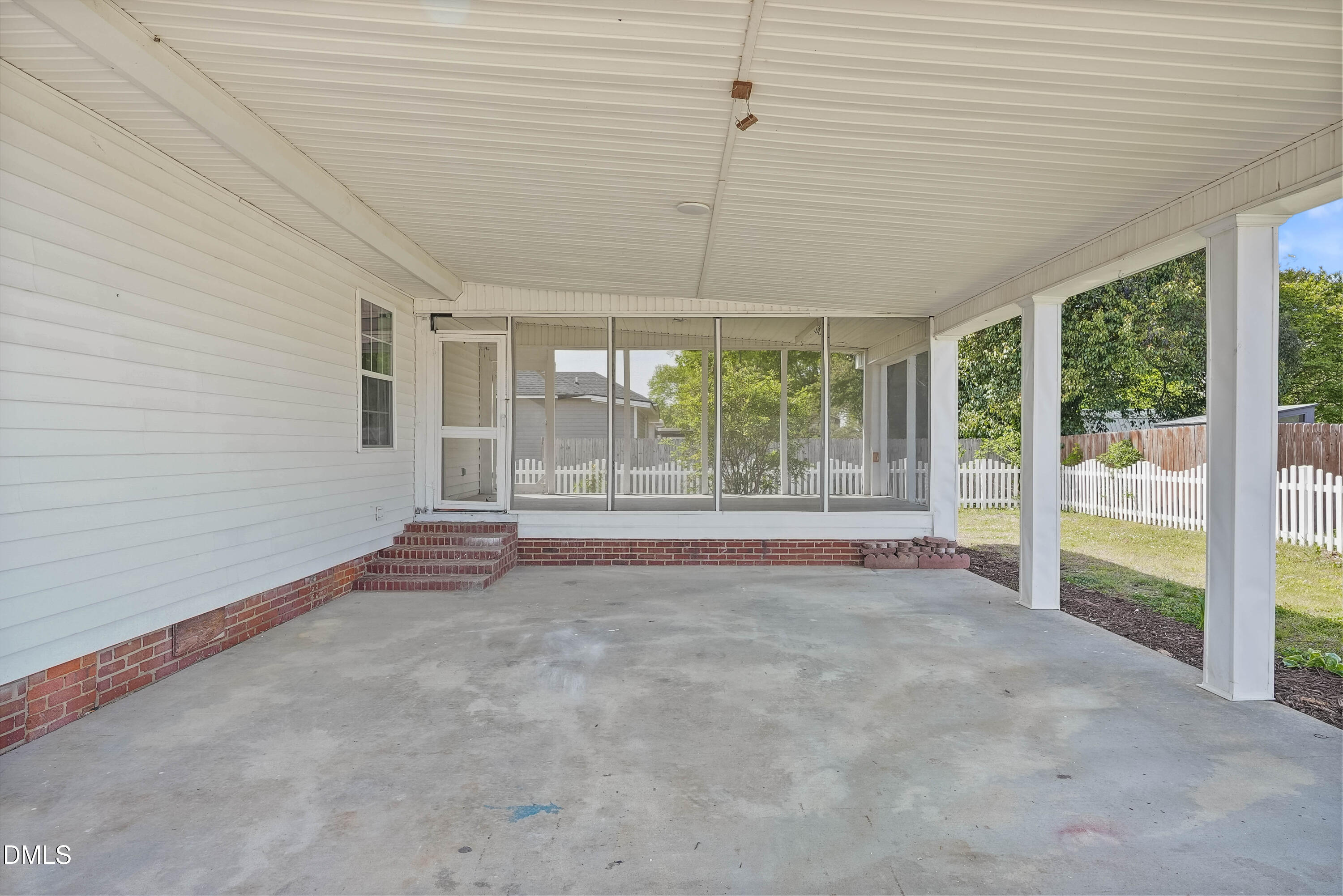 310 E E Street Property Photo 28
