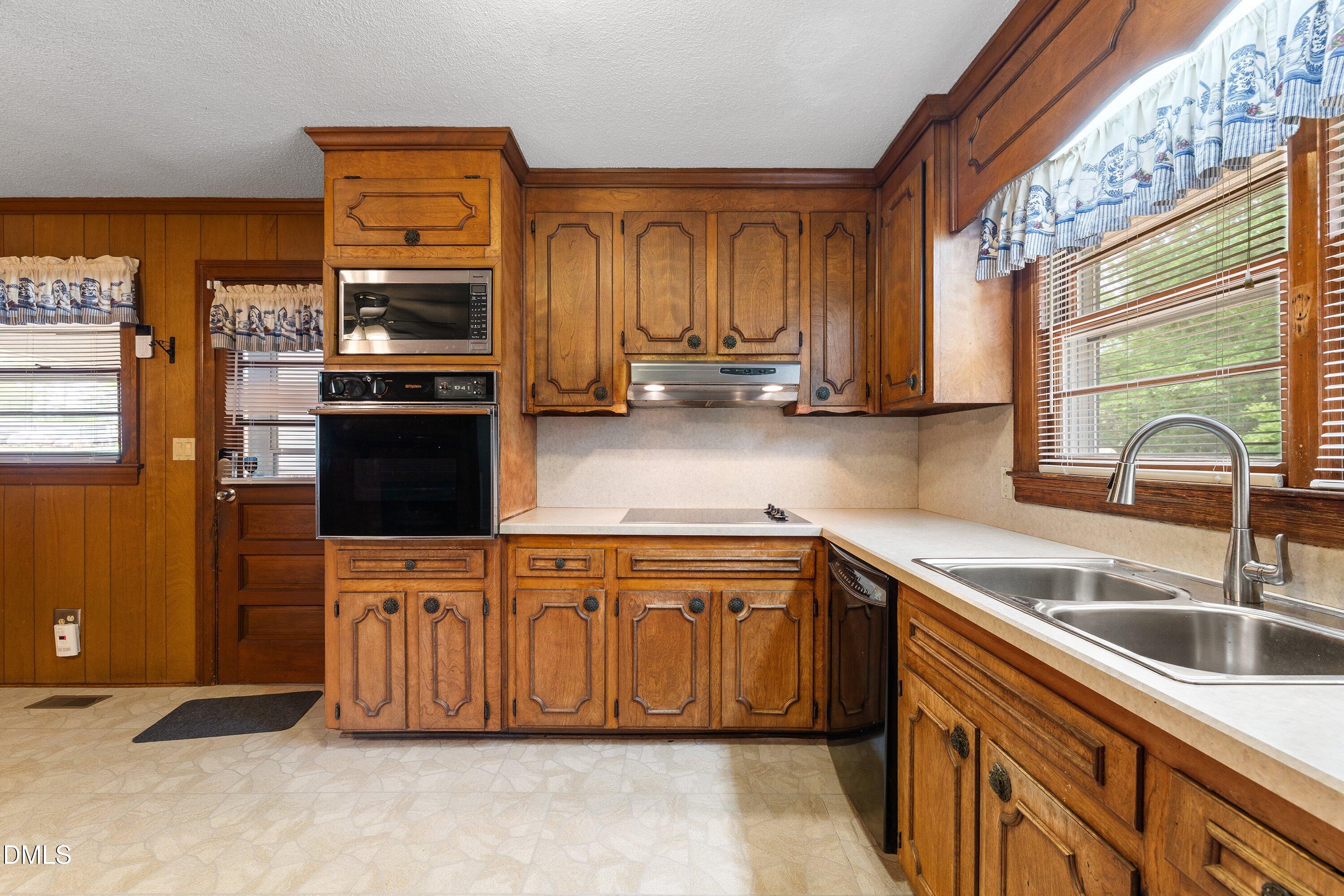 8413 Fayetteville Road Property Photo 16