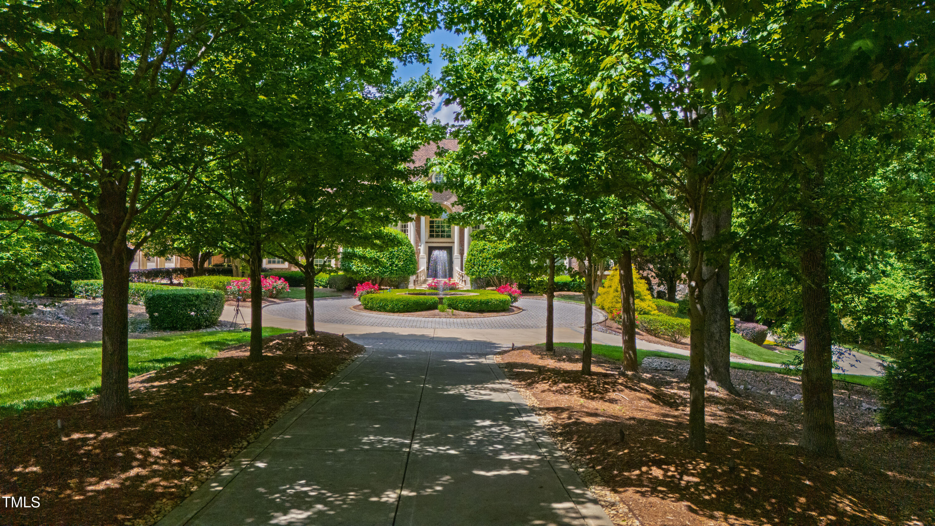 2421 Acanthus Drive Property Photo 4