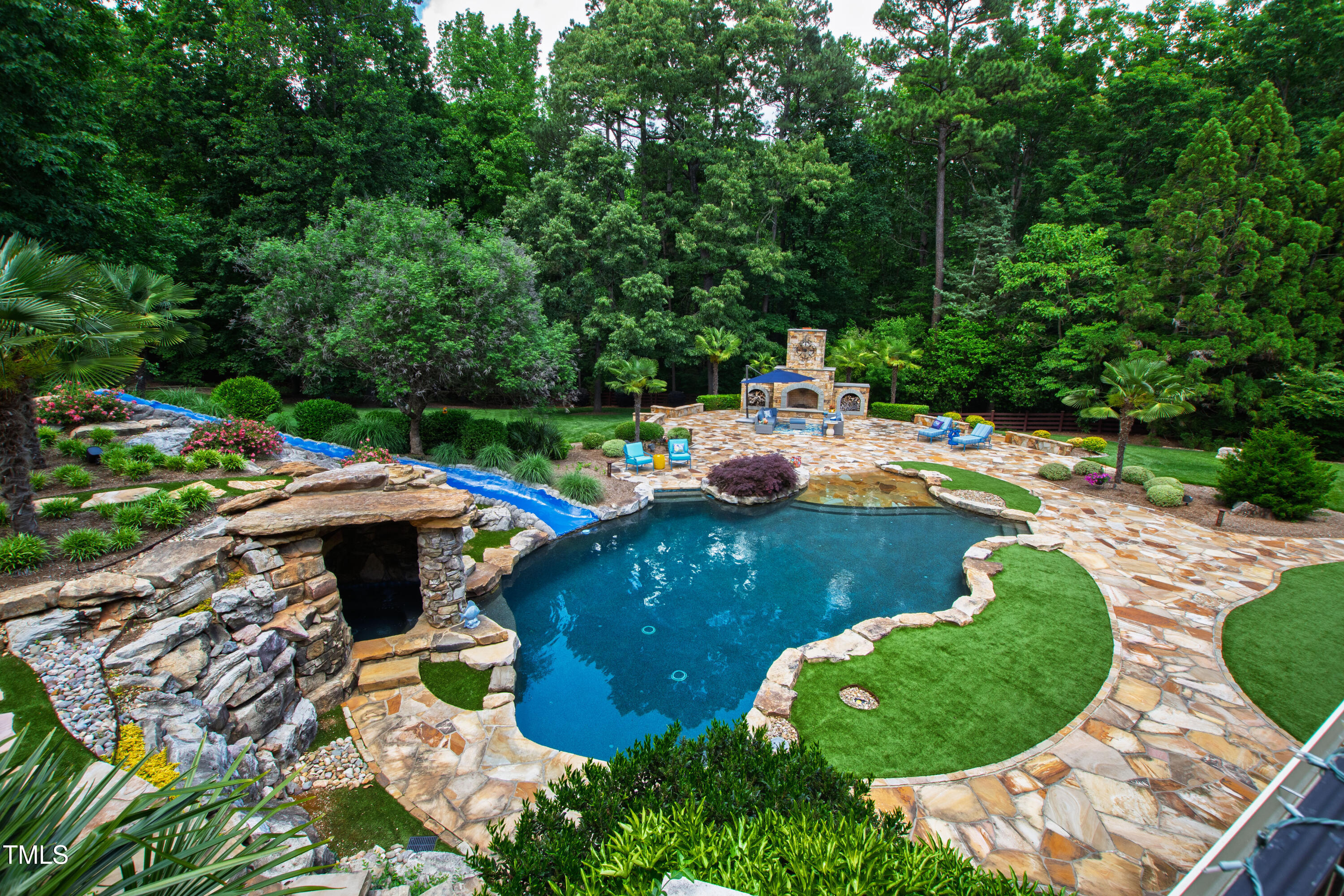 2421 Acanthus Drive Property Photo 11