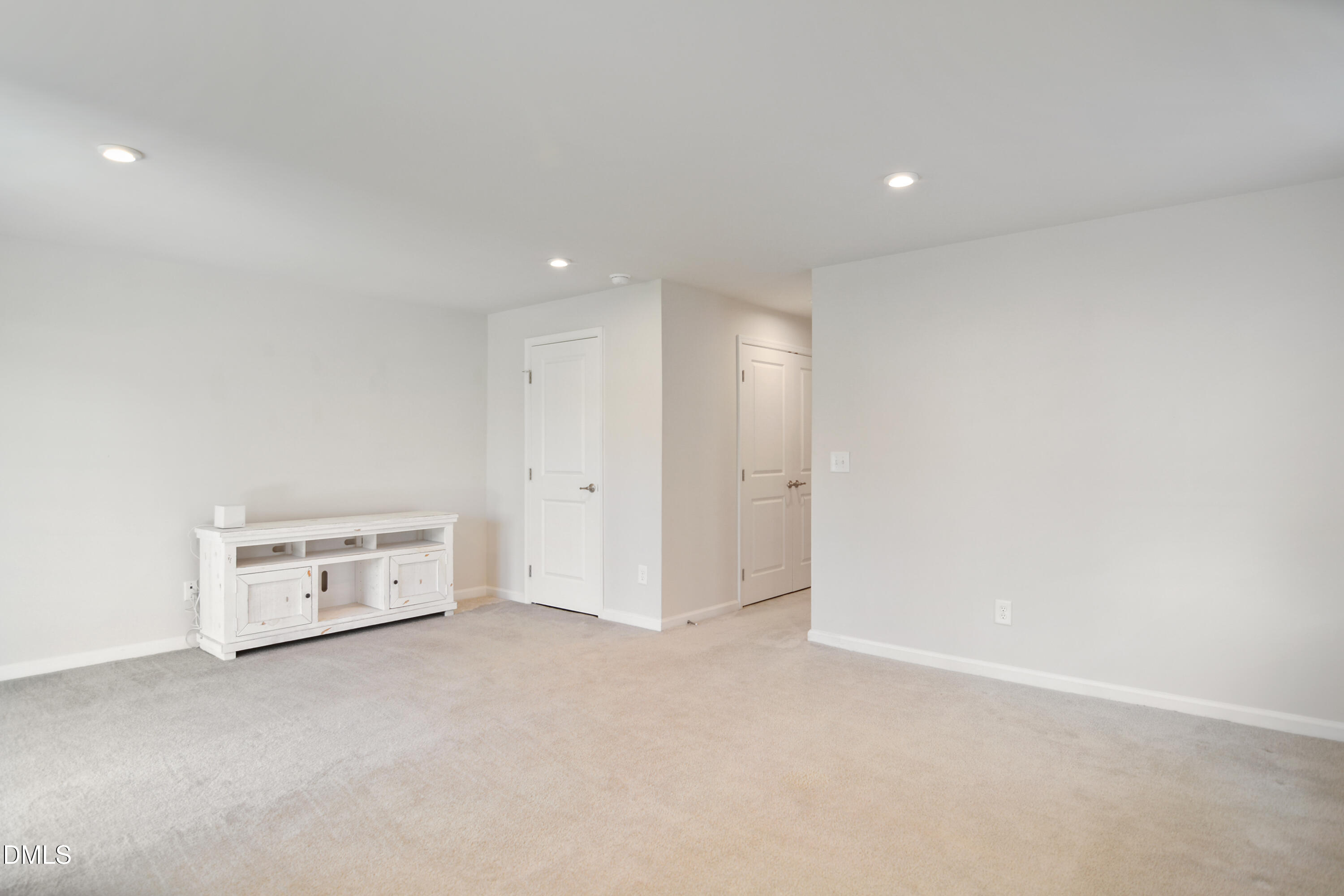 822 Romeria Drive Property Photo 4