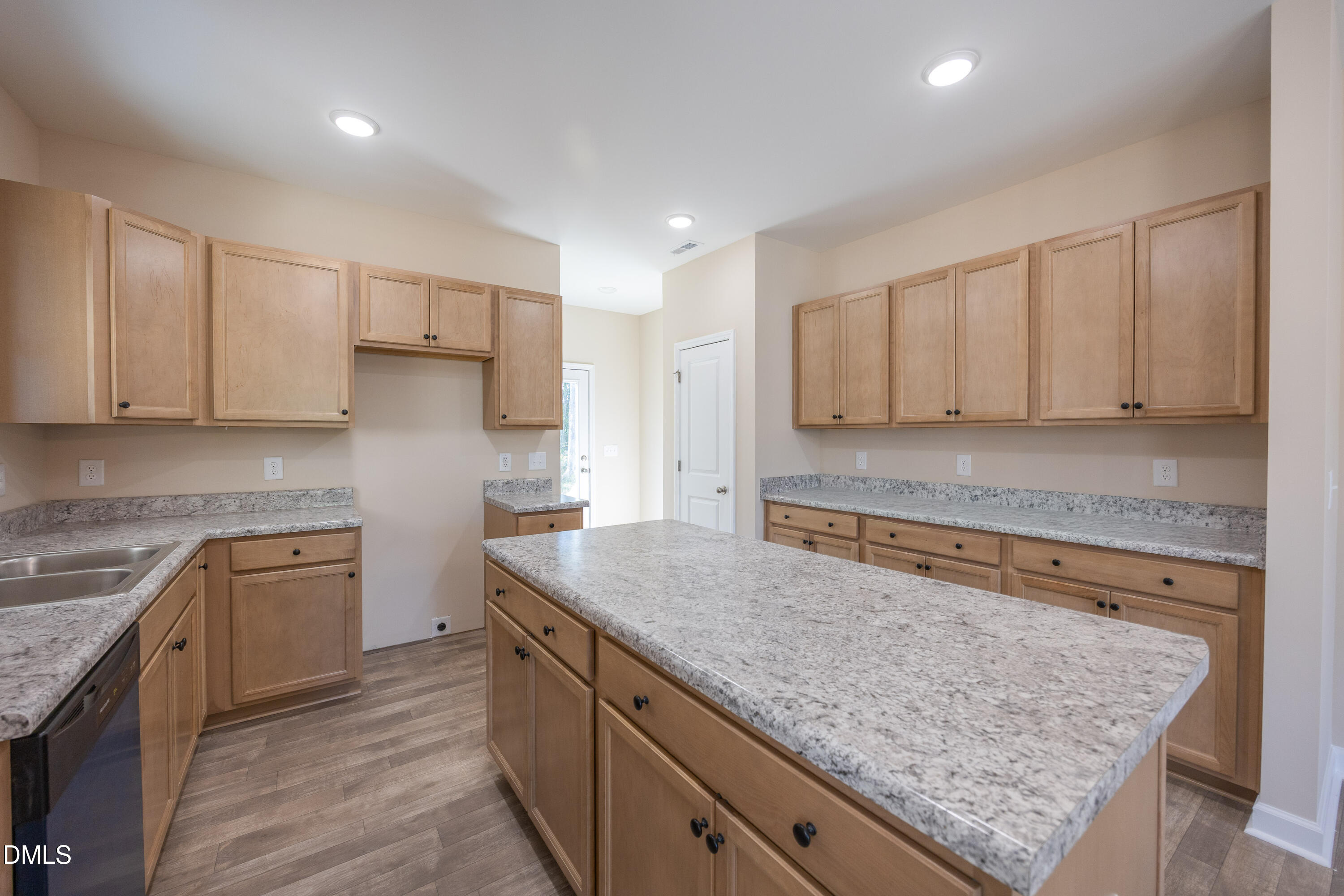 201 W Hamer Street Property Photo 7