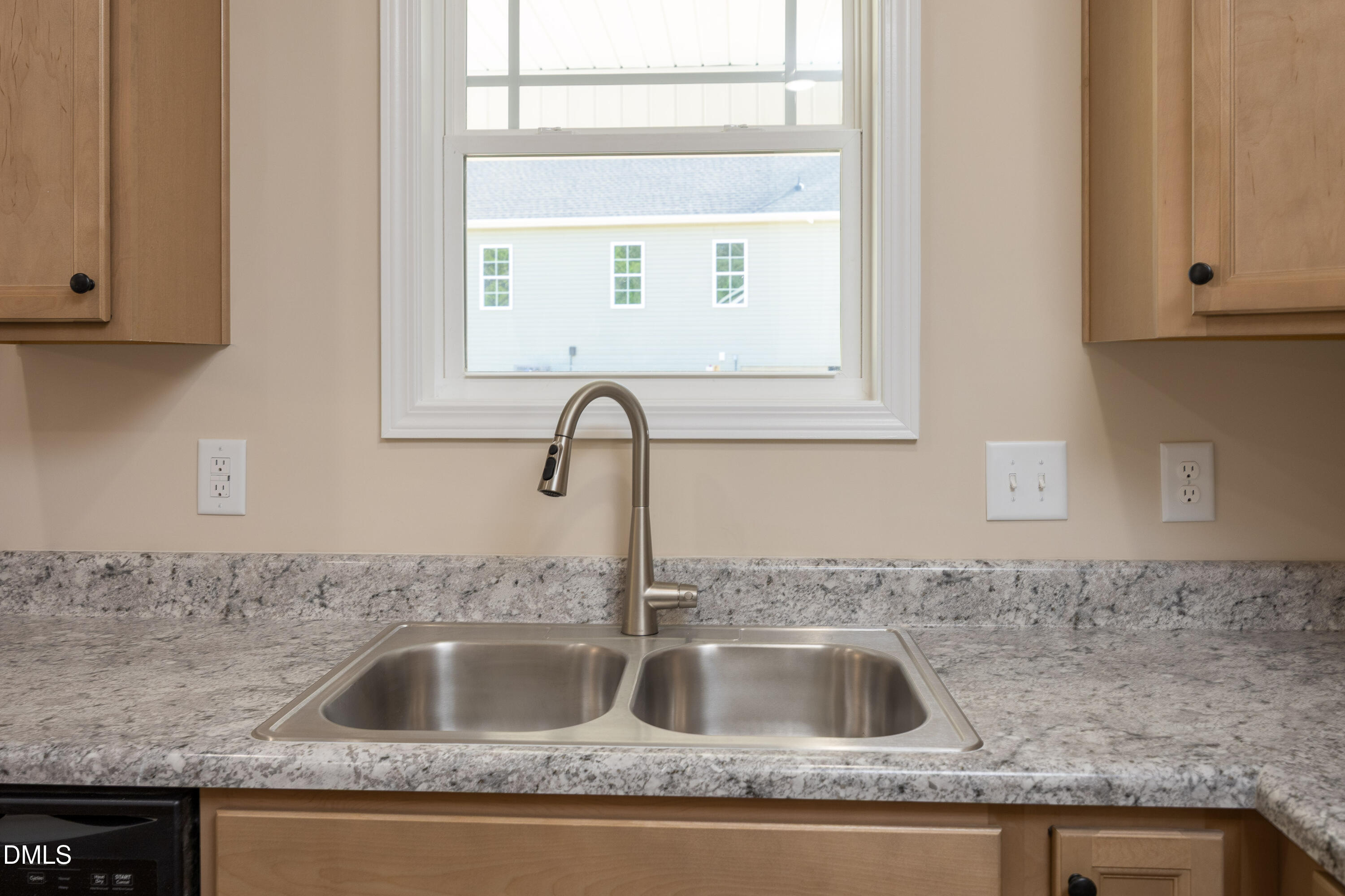 201 W Hamer Street Property Photo 9
