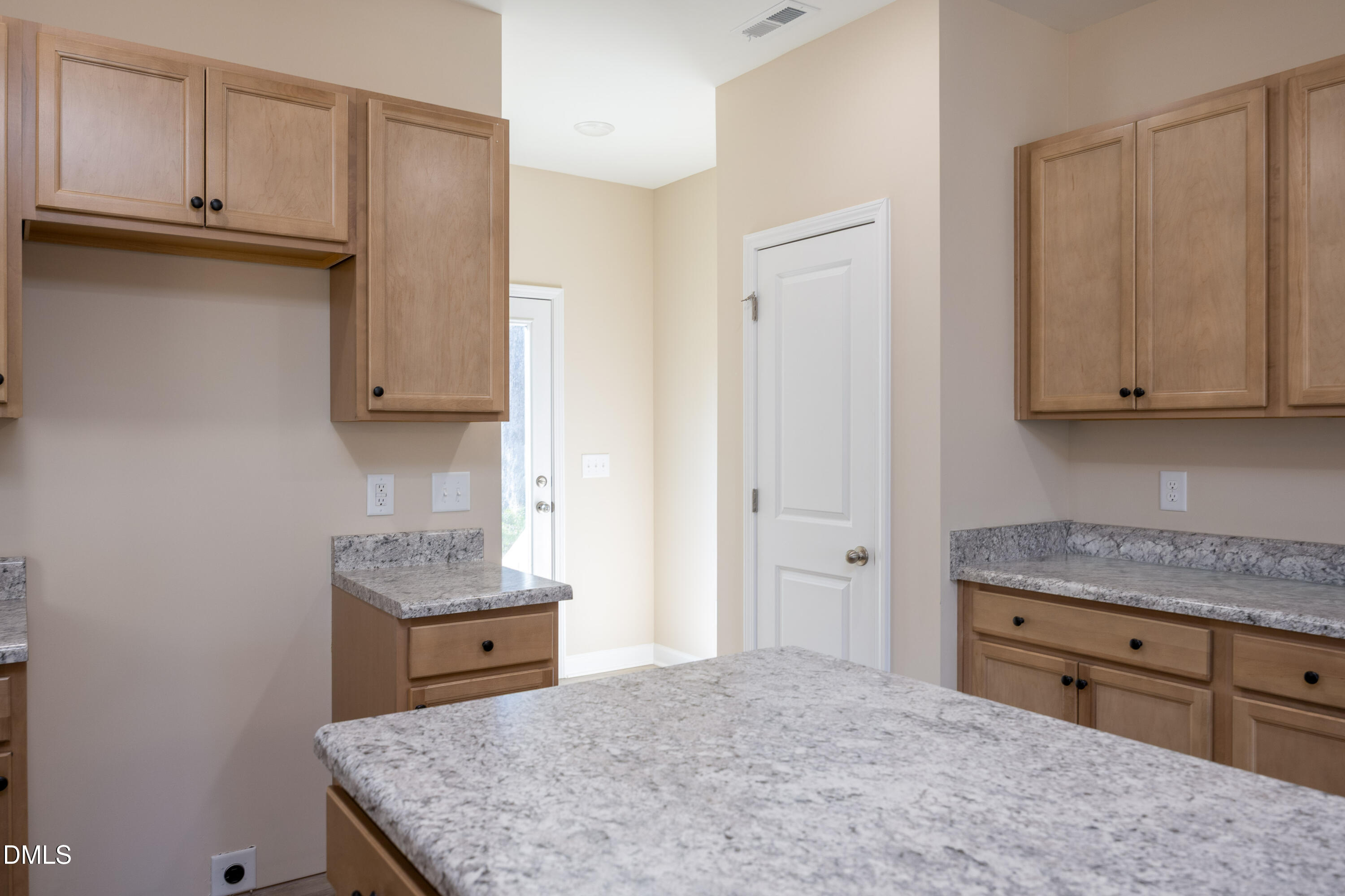201 W Hamer Street Property Photo 10