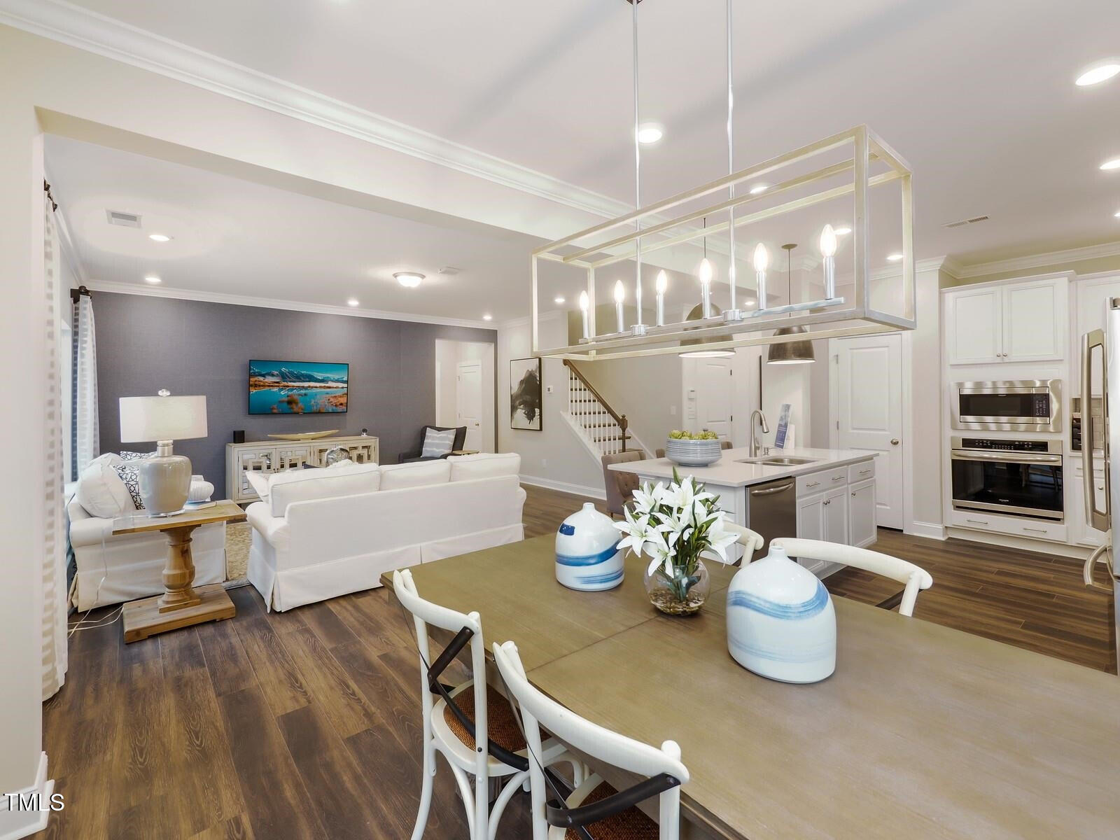 1056 Constellation Circle Property Photo 7