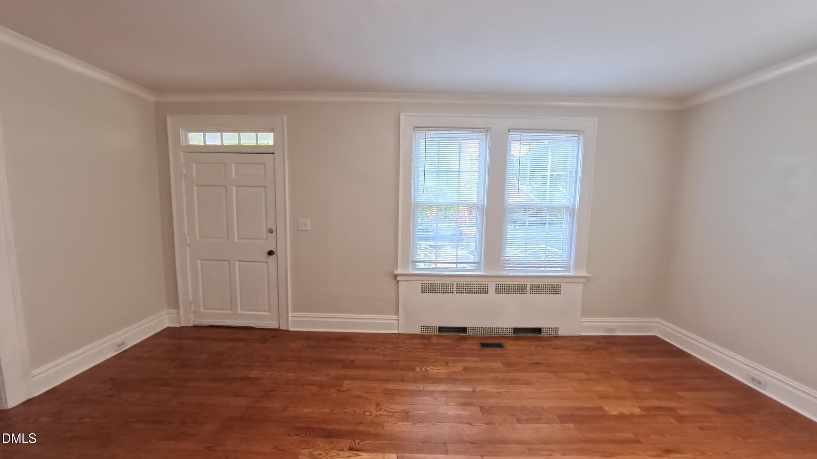 913 Dacian Avenue Property Photo 8