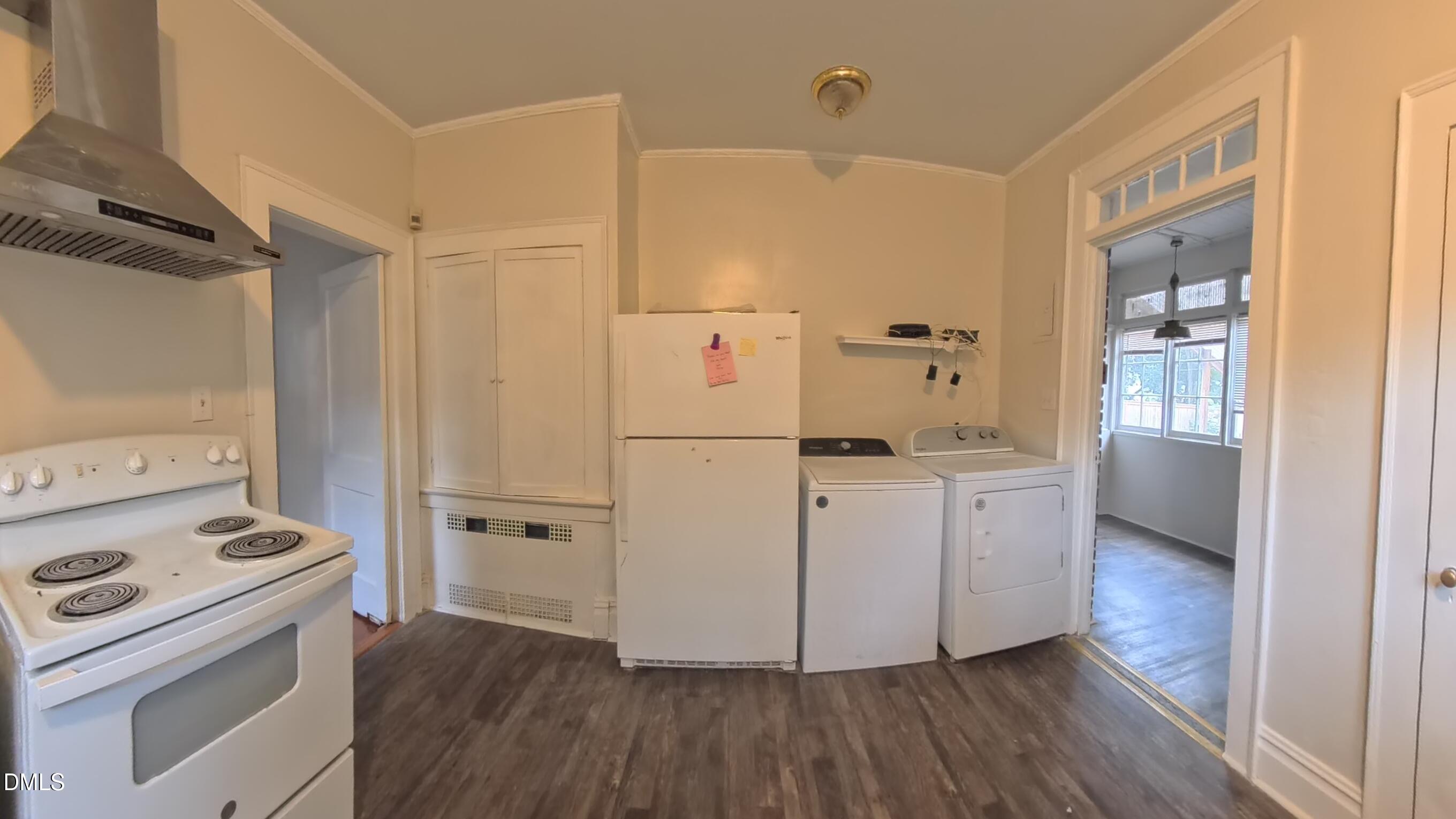 913 Dacian Avenue Property Photo 14
