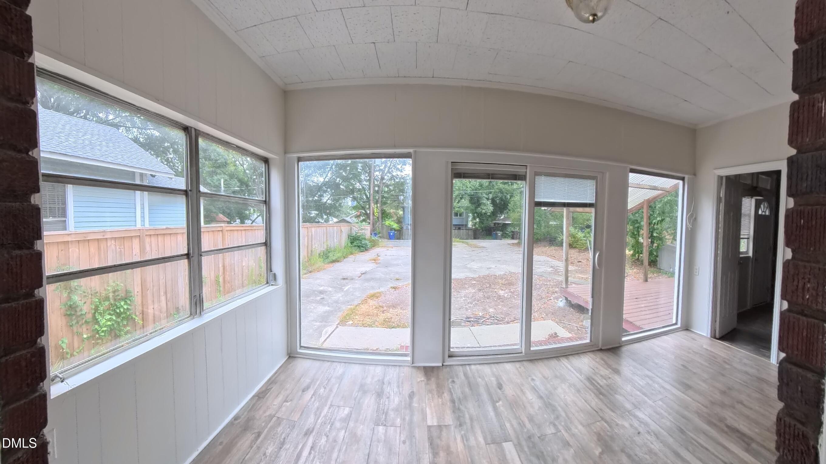 913 Dacian Avenue Property Photo 19