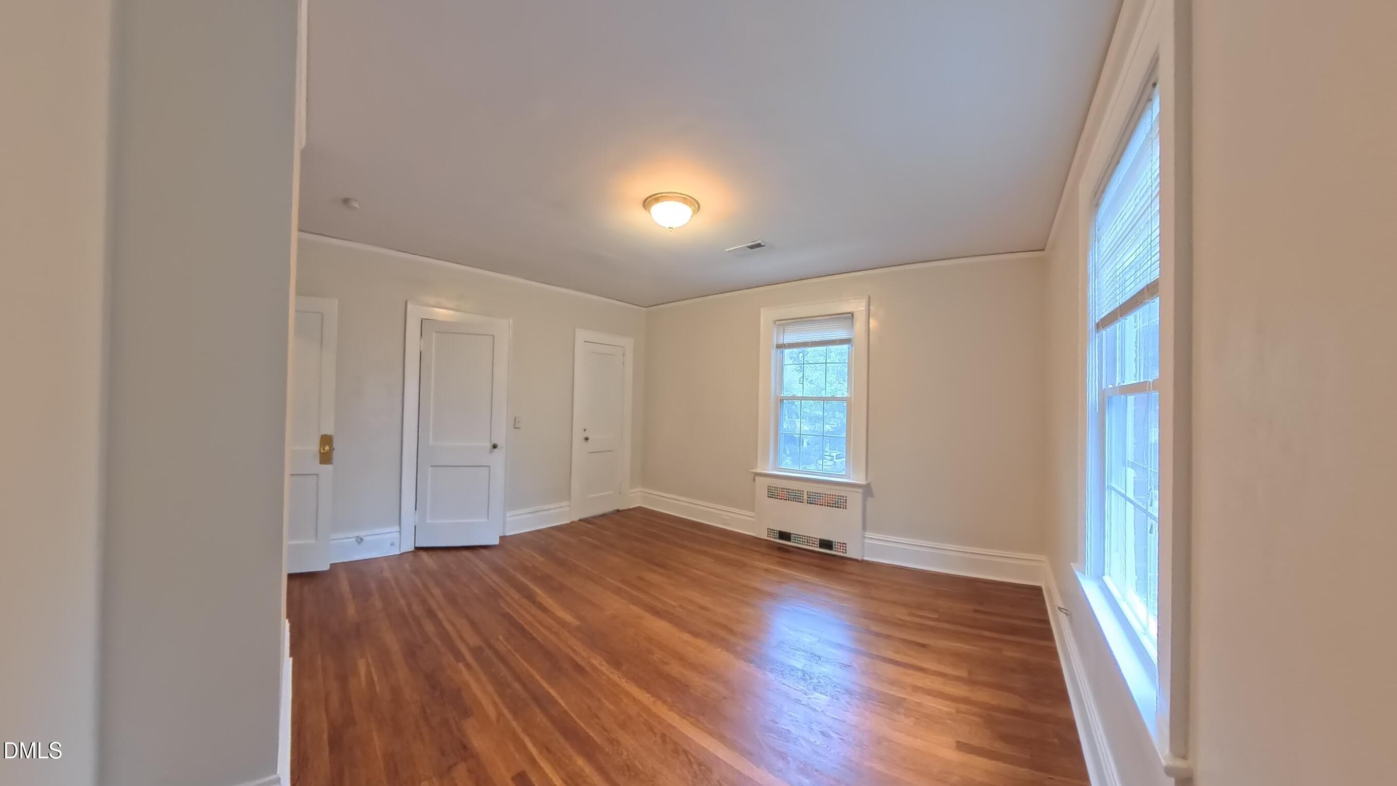 913 Dacian Avenue Property Photo 32