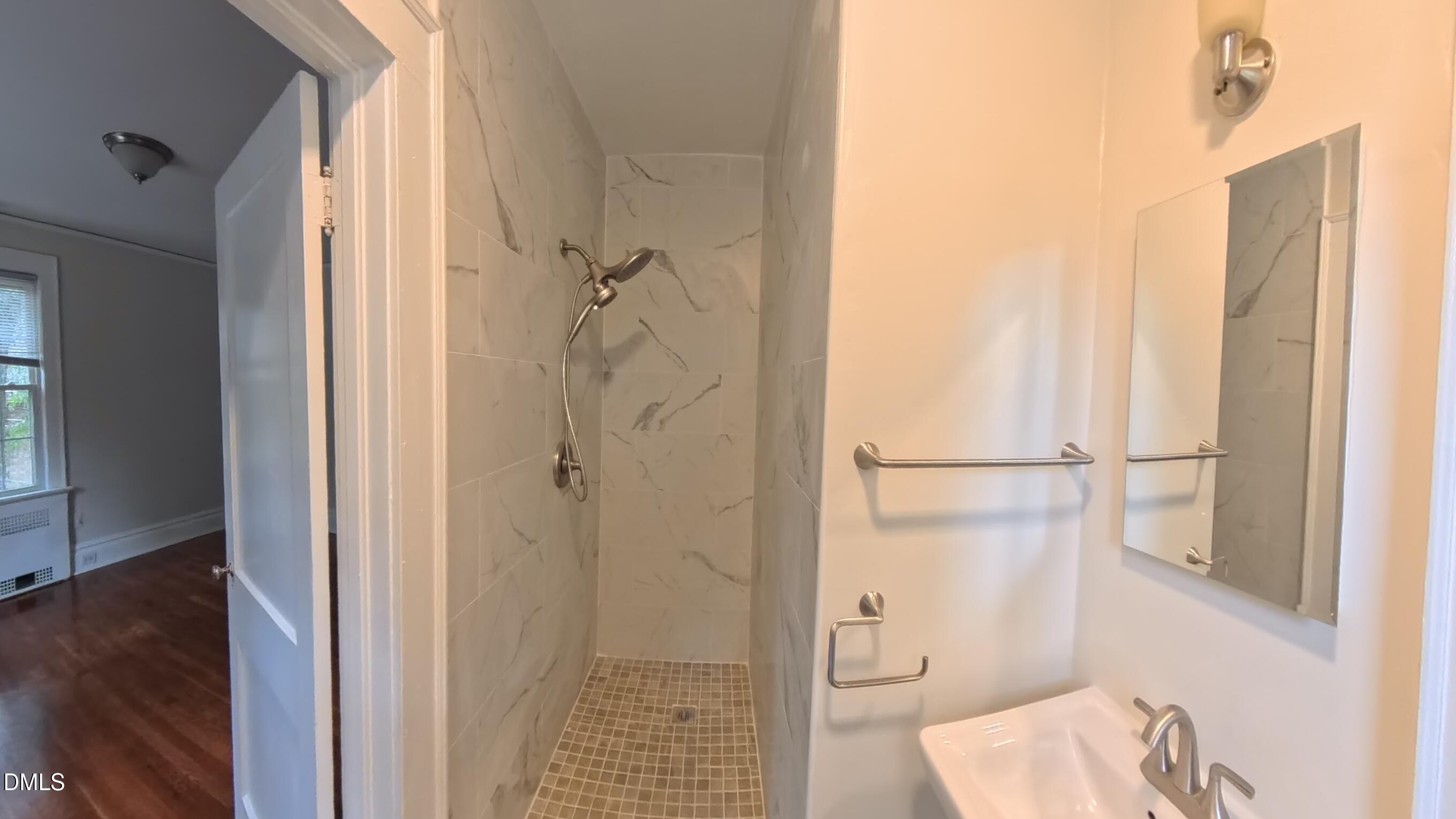 913 Dacian Avenue Property Photo 33