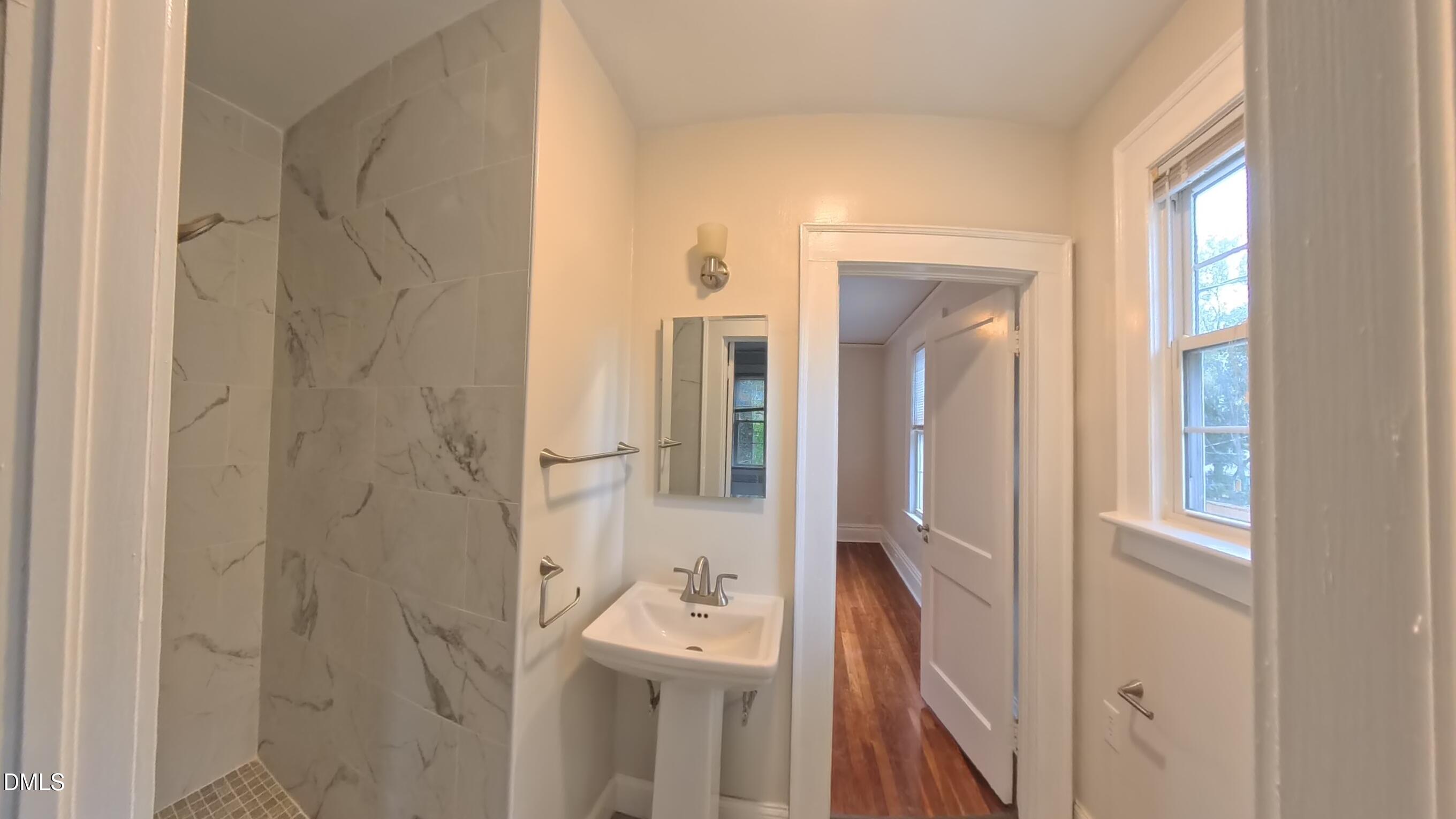 913 Dacian Avenue Property Photo 35