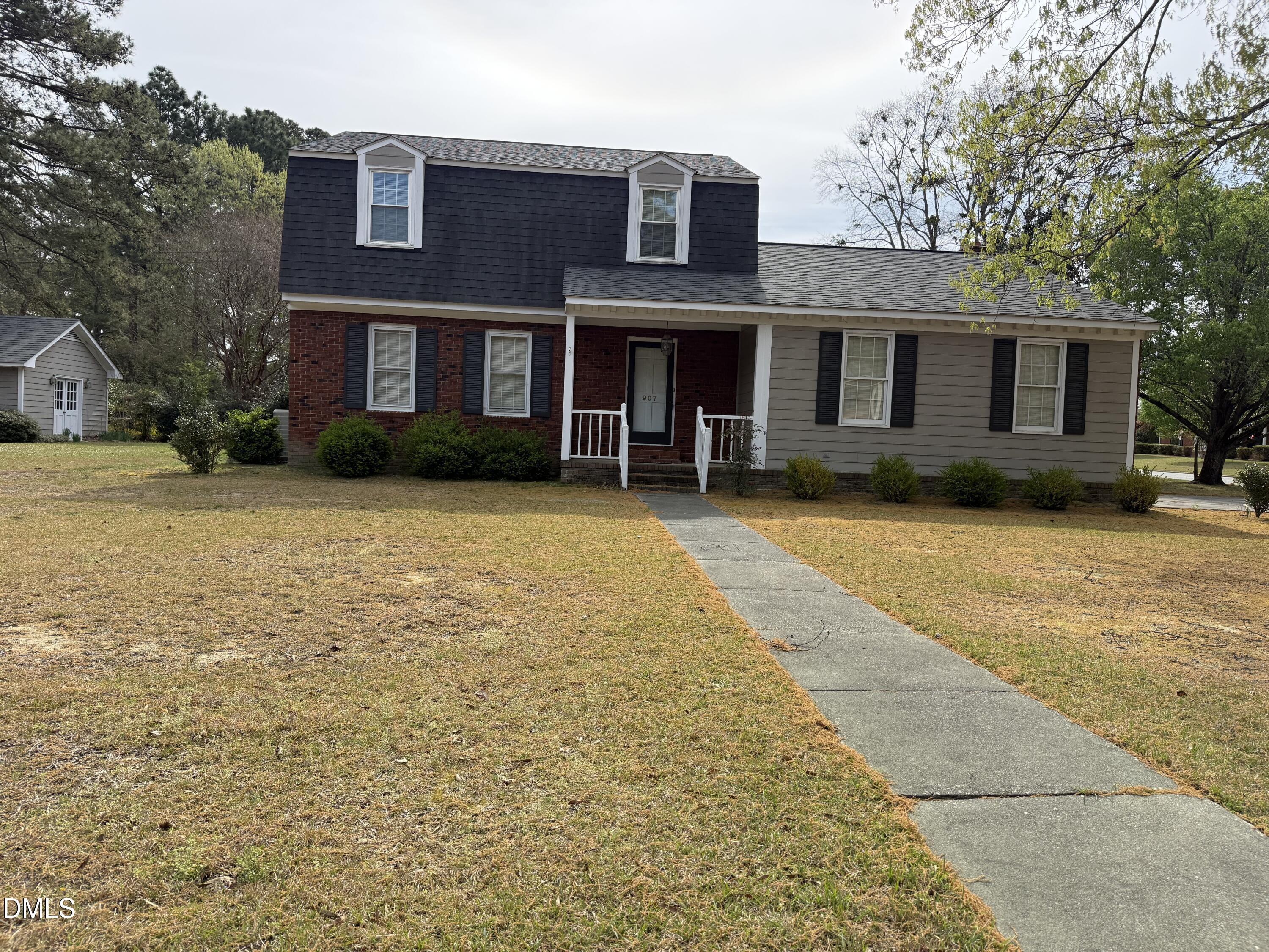 907 Chestnut Drive Property Photo 2