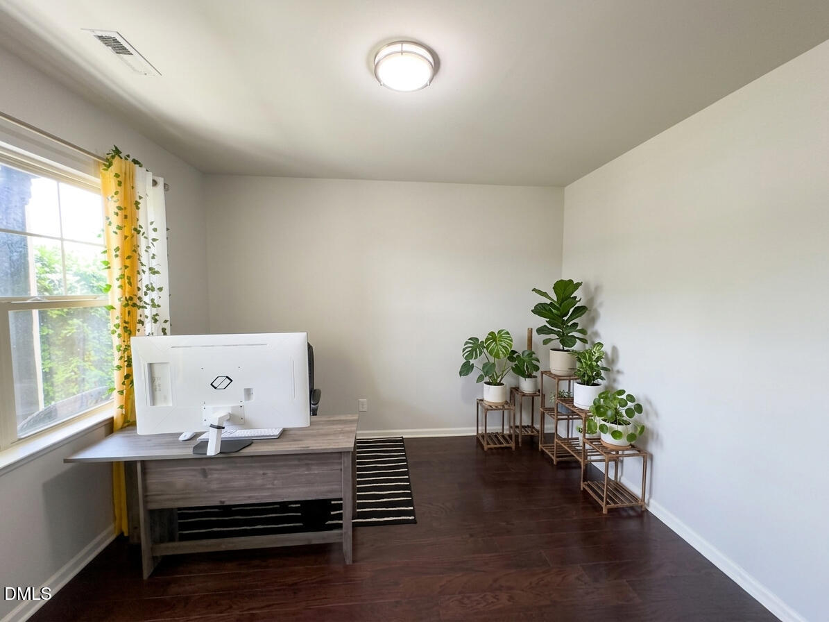 2511 Kestrel Heights Court Property Photo 3