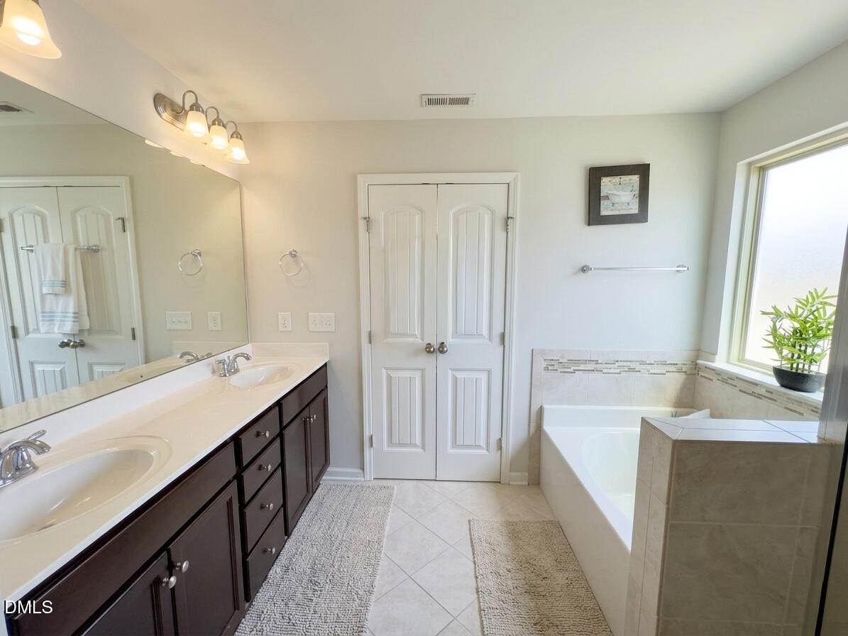 2511 Kestrel Heights Court Property Photo 12