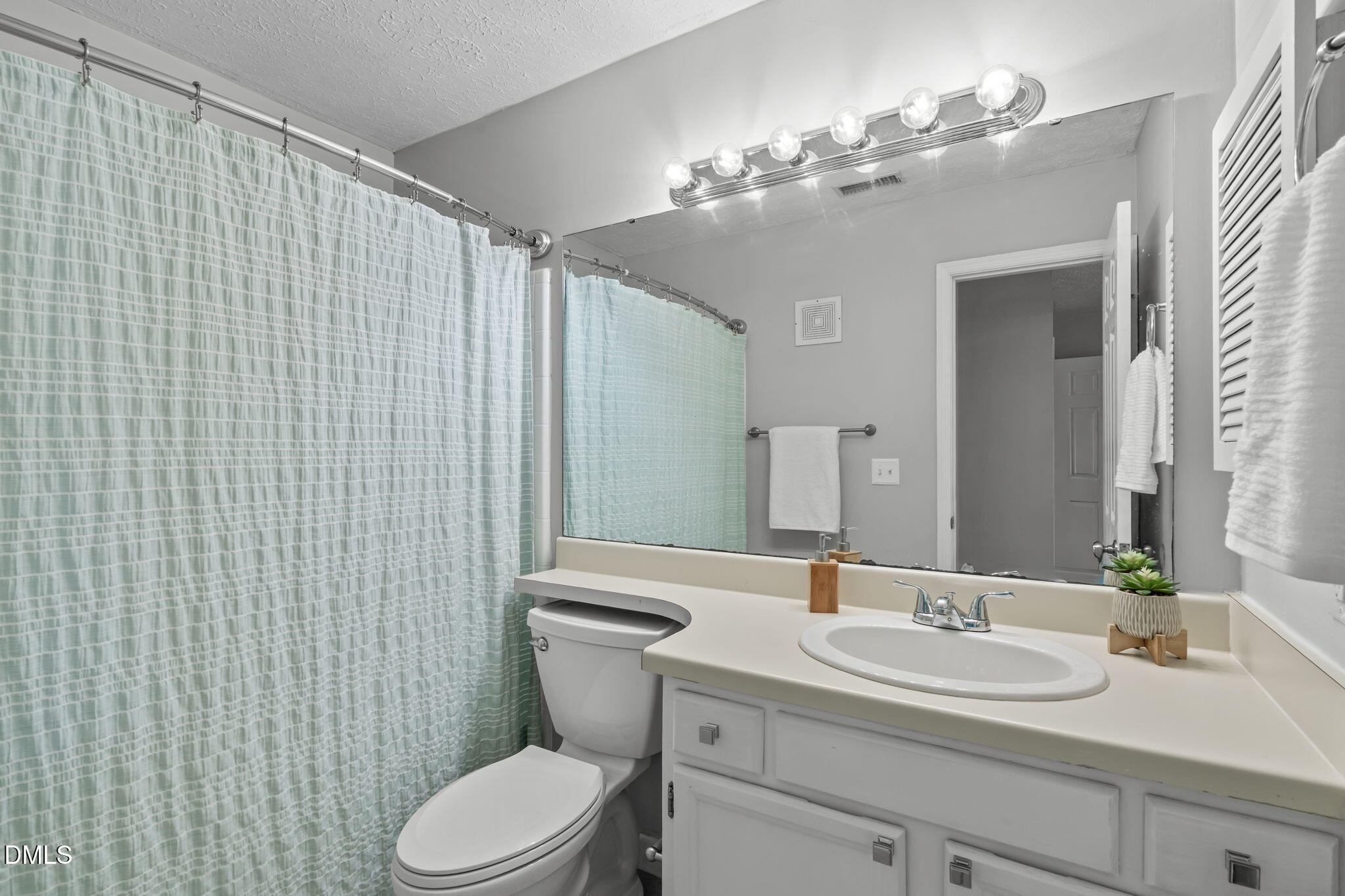 203 Oak Hollow Court Property Photo 23