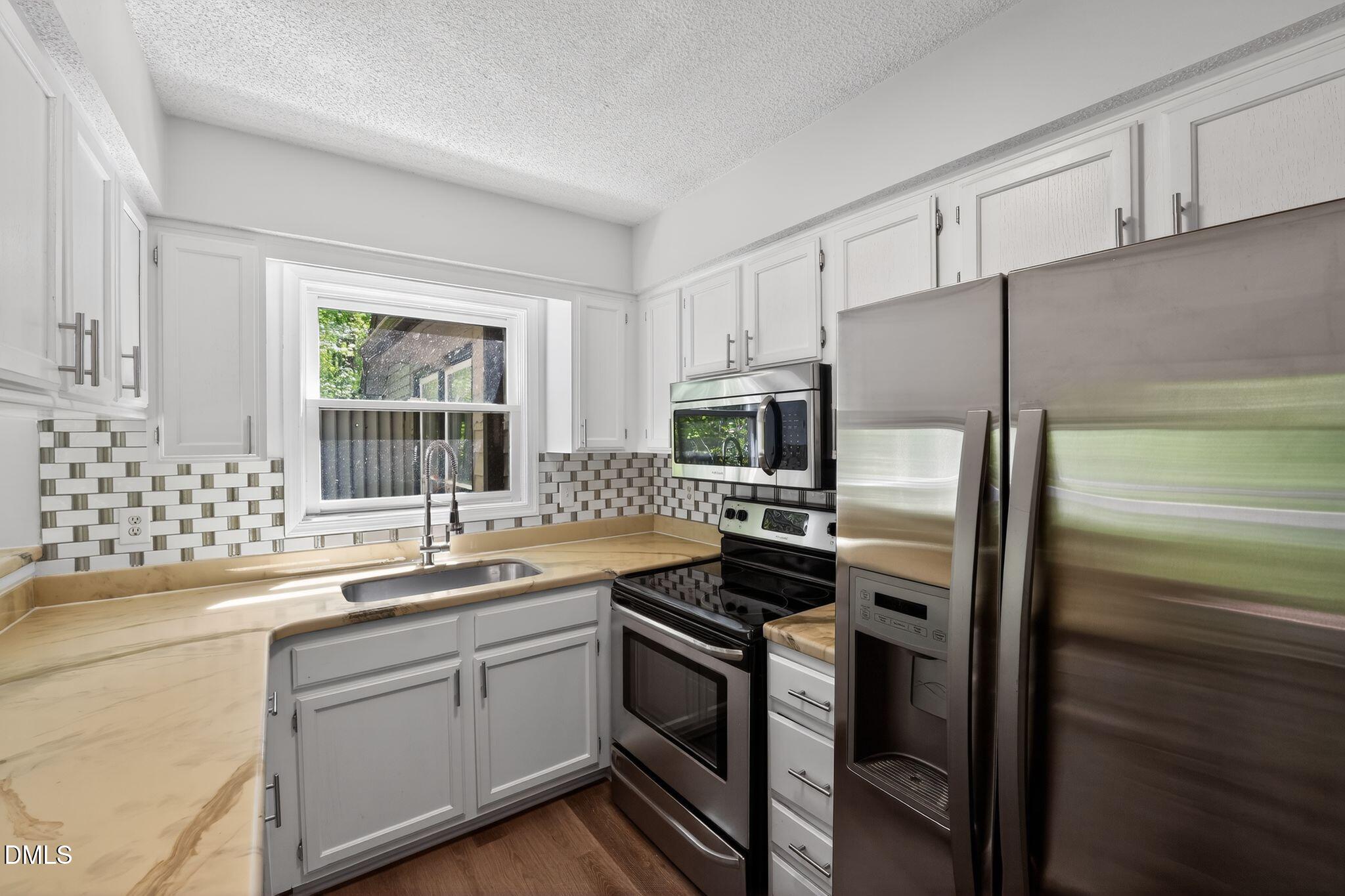 3515 Willowtree Lane Property Photo 6