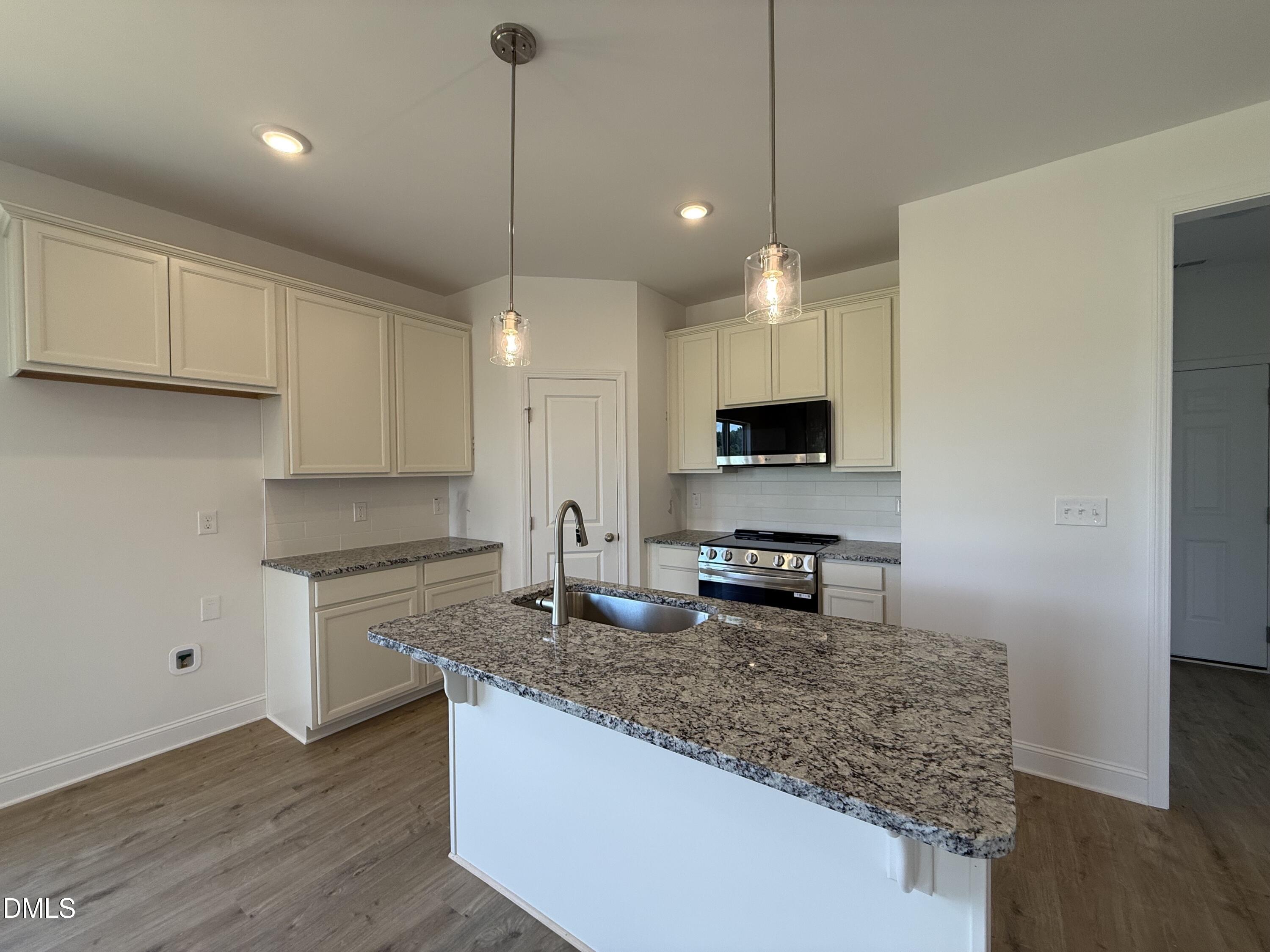 156 Longfield Court Property Photo 3