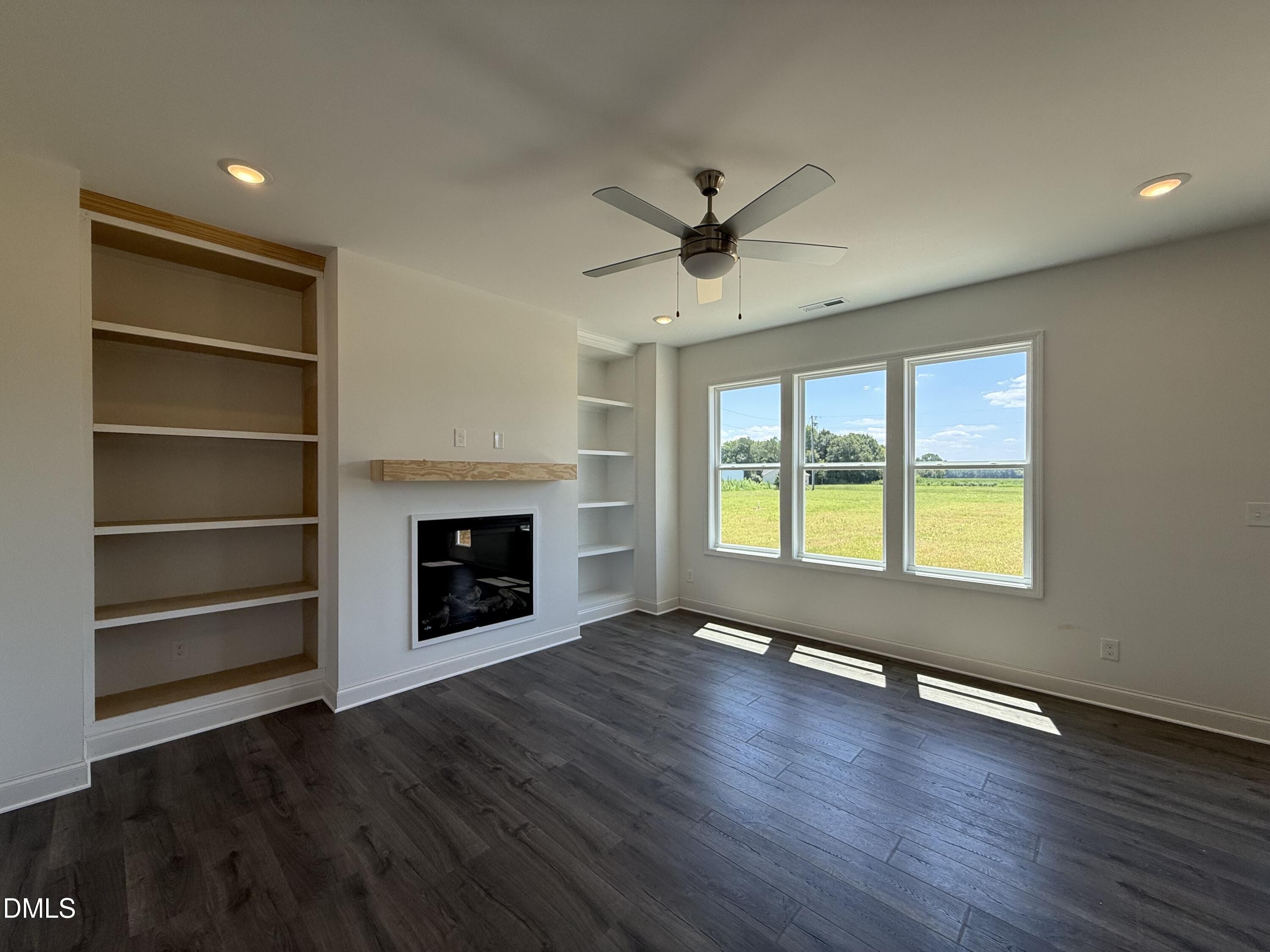 140 Longfield Court Property Photo 5