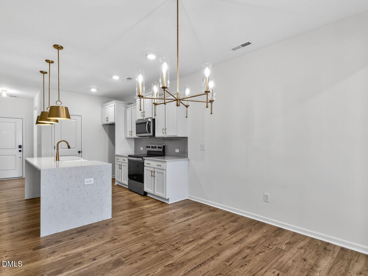 38 N District Avenue Property Photo 12