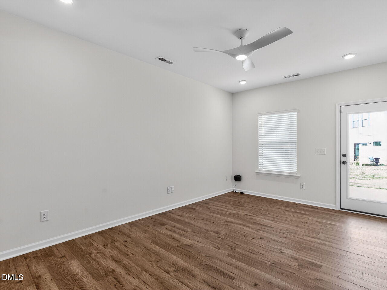 38 N District Avenue Property Photo 14