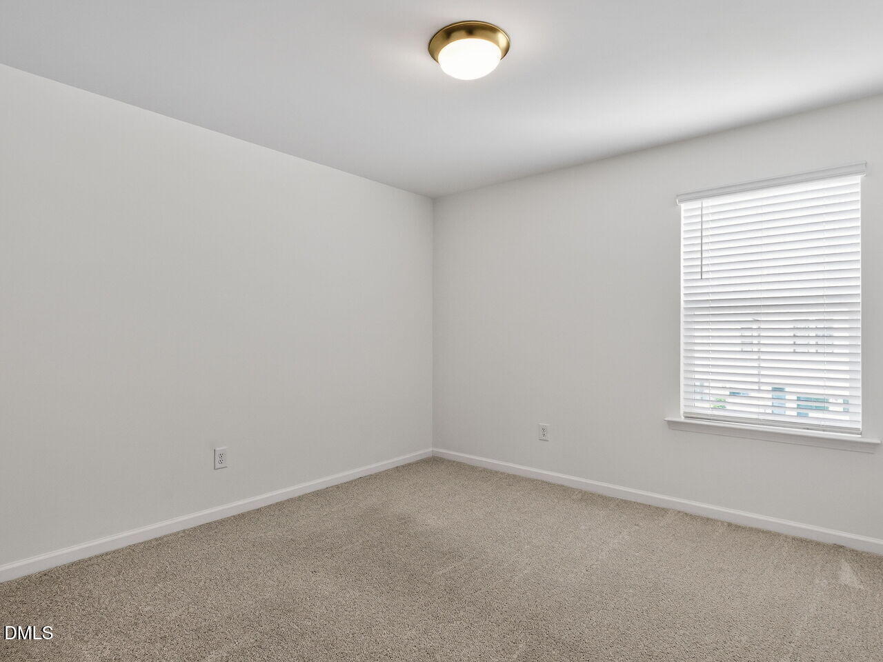 38 N District Avenue Property Photo 28