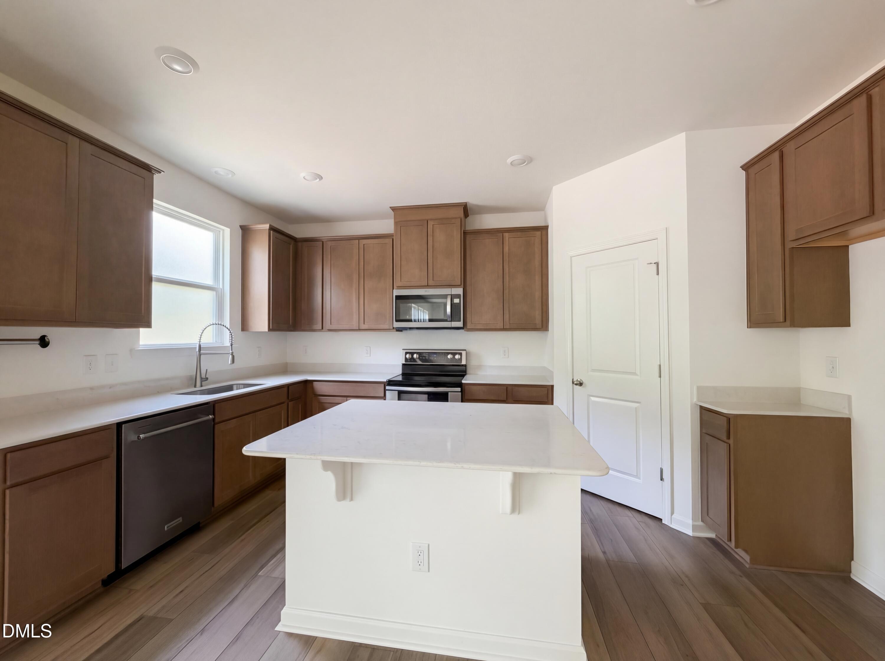 1717 Willow Landing Way Property Photo 2