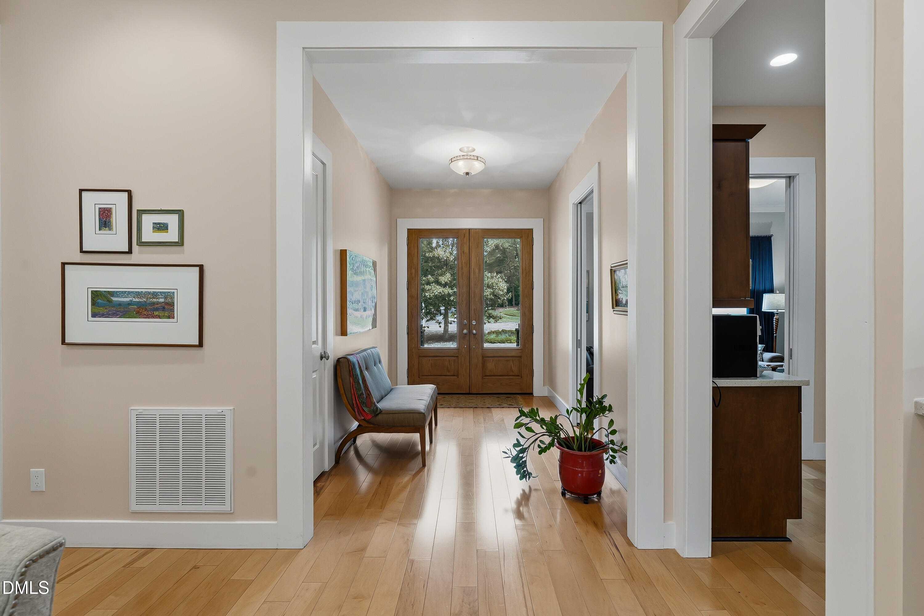 10004 Sandcreek Court Property Photo 8