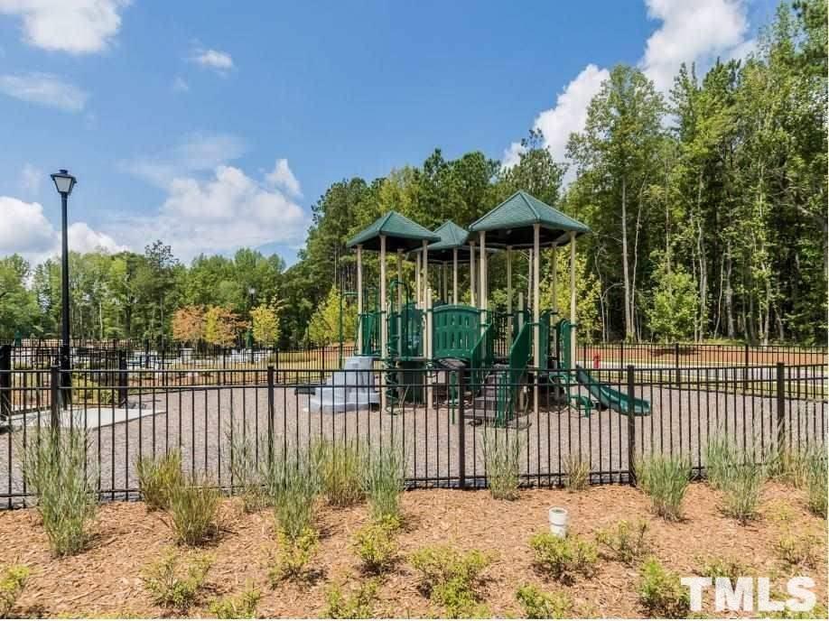 1221 Watcher Way Property Photo 17