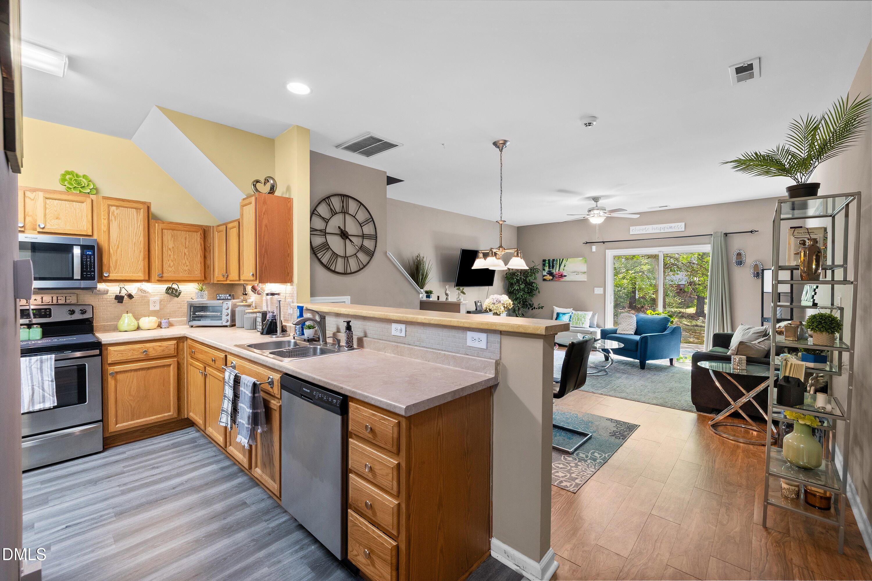 1210 Hadel Place Property Photo 7