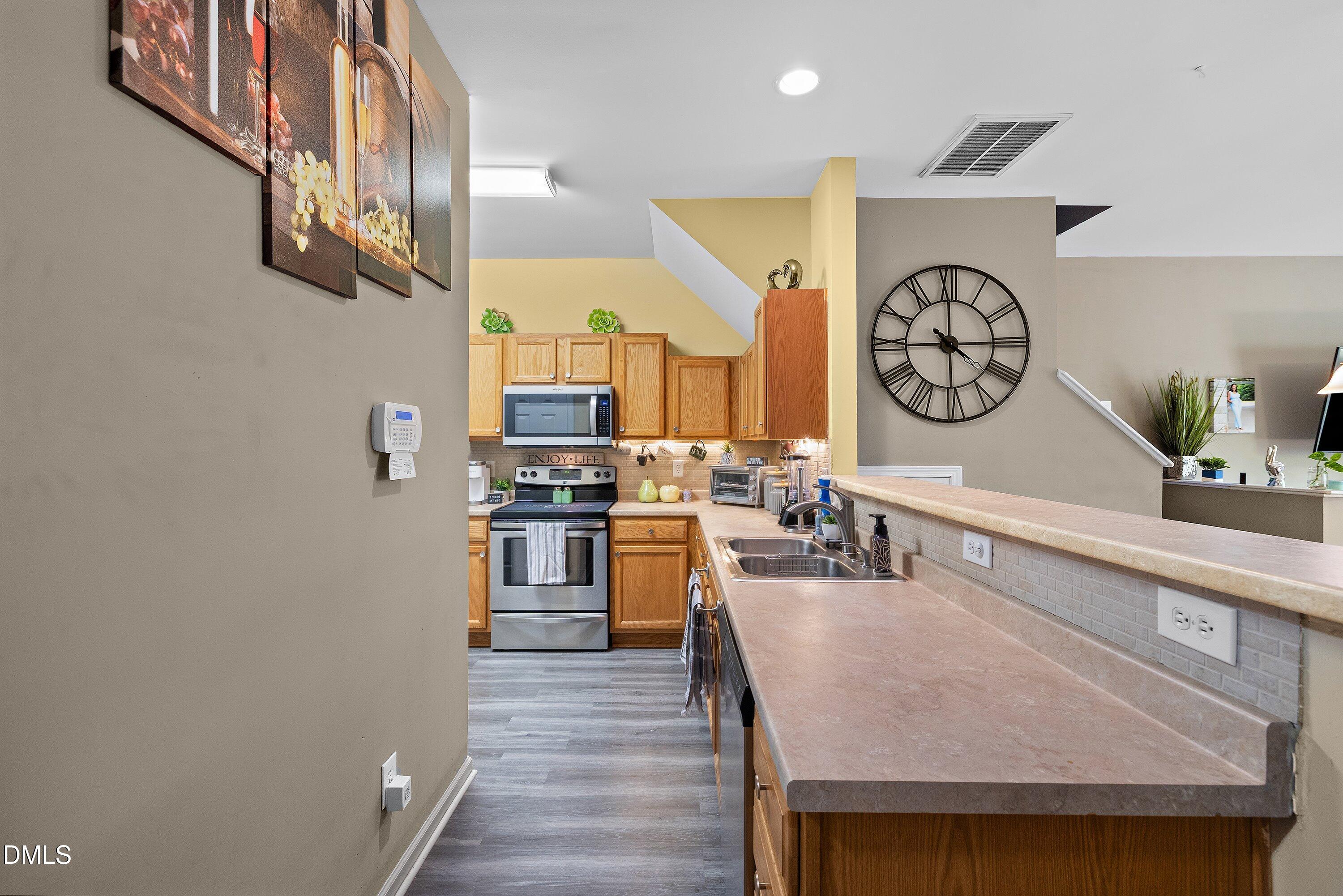 1210 Hadel Place Property Photo 8